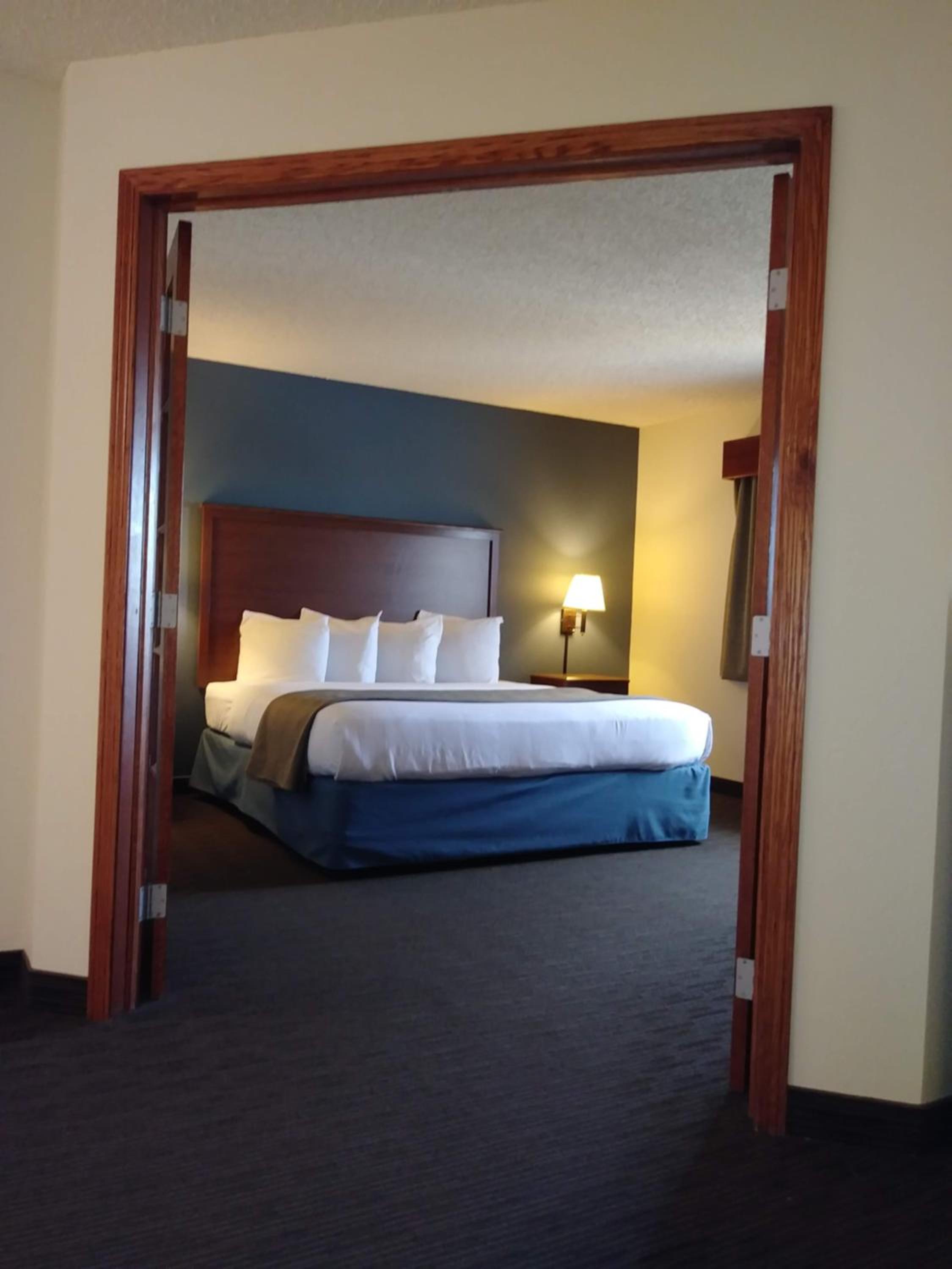 Premier King Suite - Non-Smoking - Photo 14