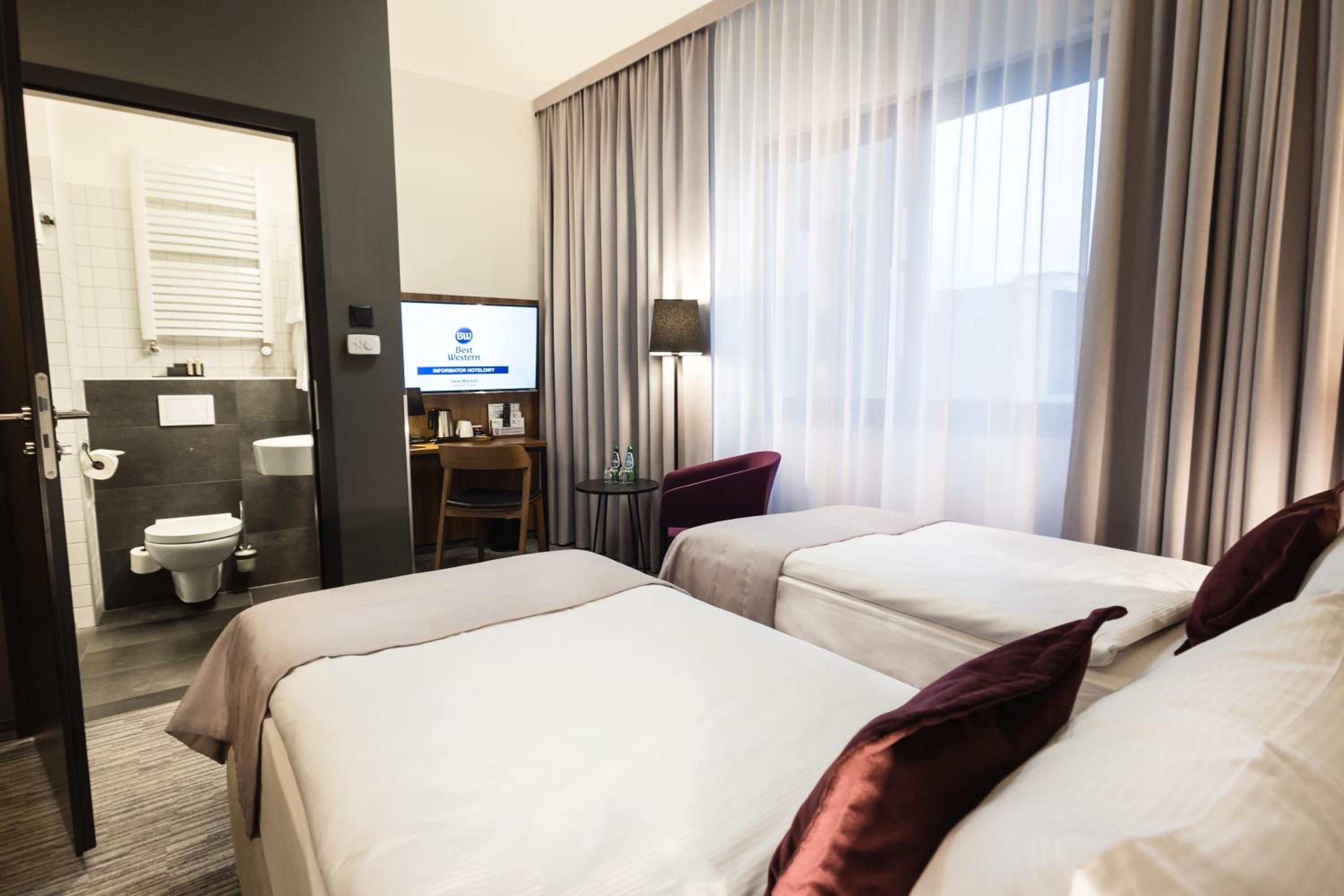 Standard Twin Room - Photo 9