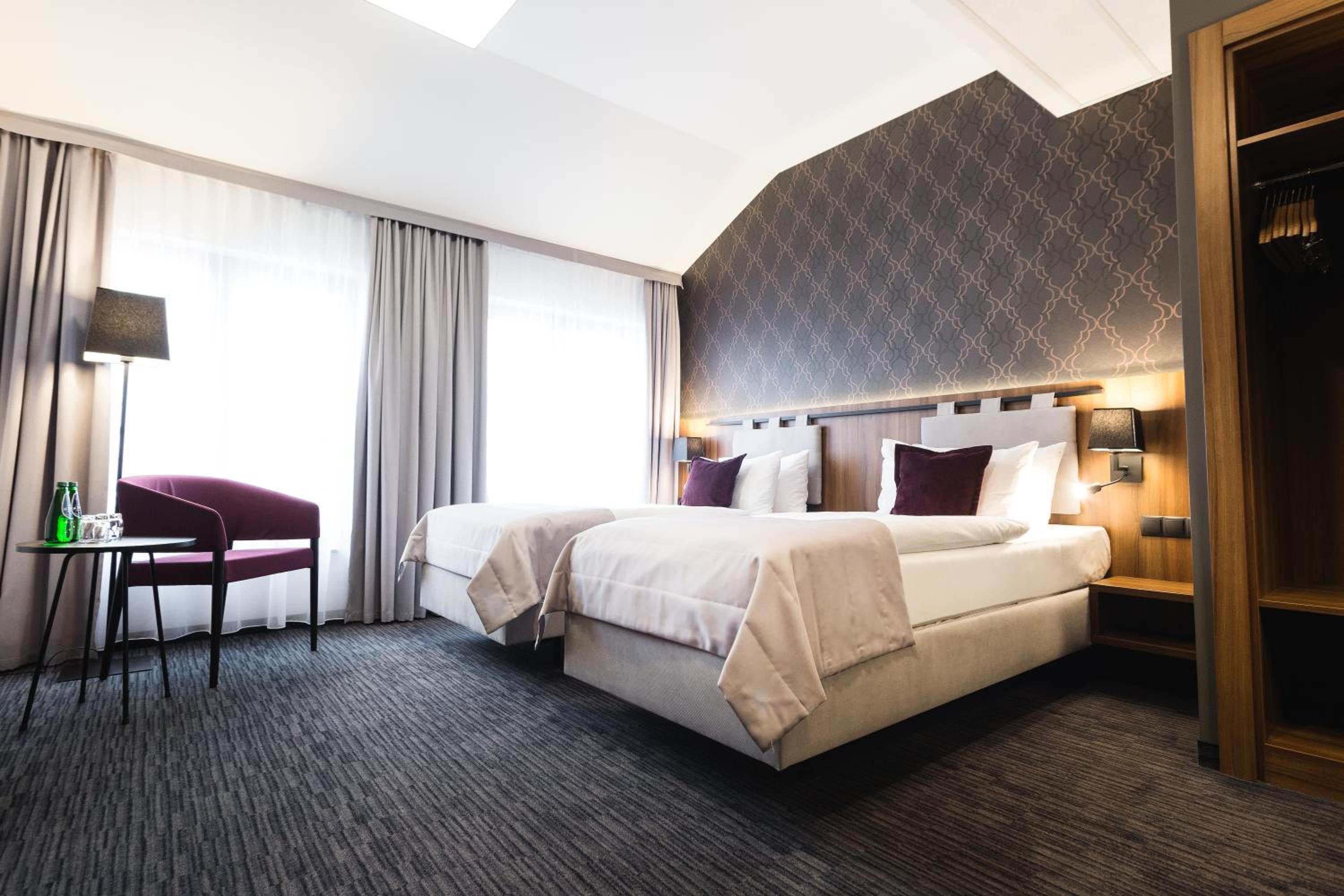 Standard Twin Room - Photo 8