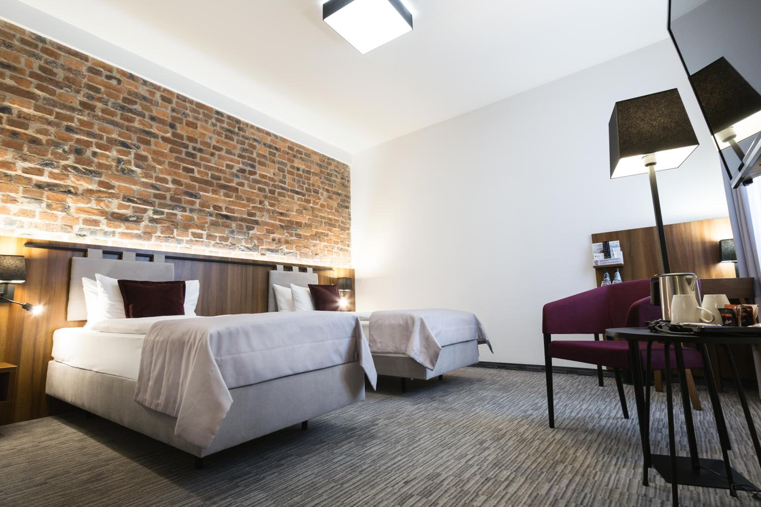 Standard Twin Room - Photo 11