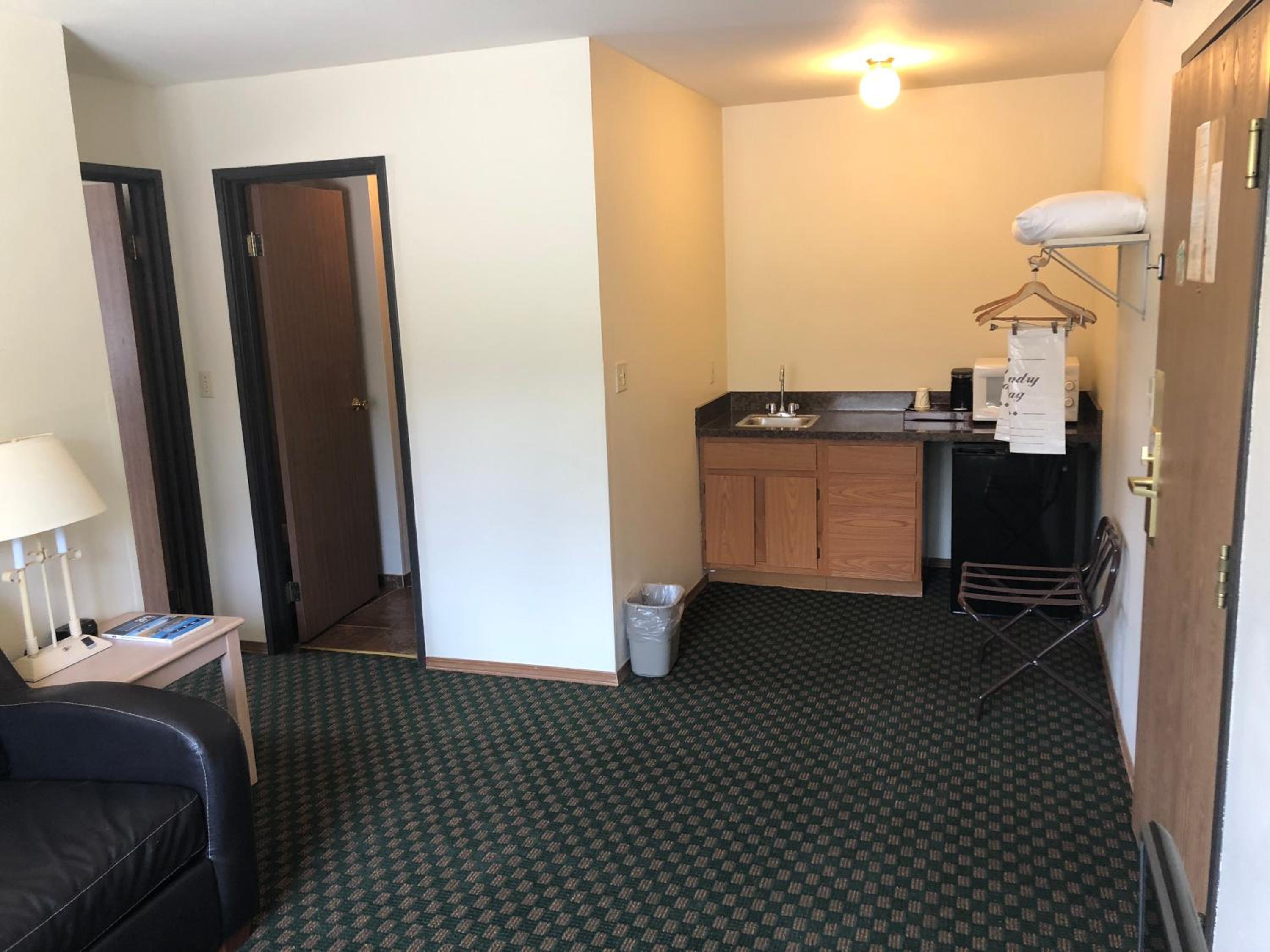 One Bedroom Suite  - Photo 4
