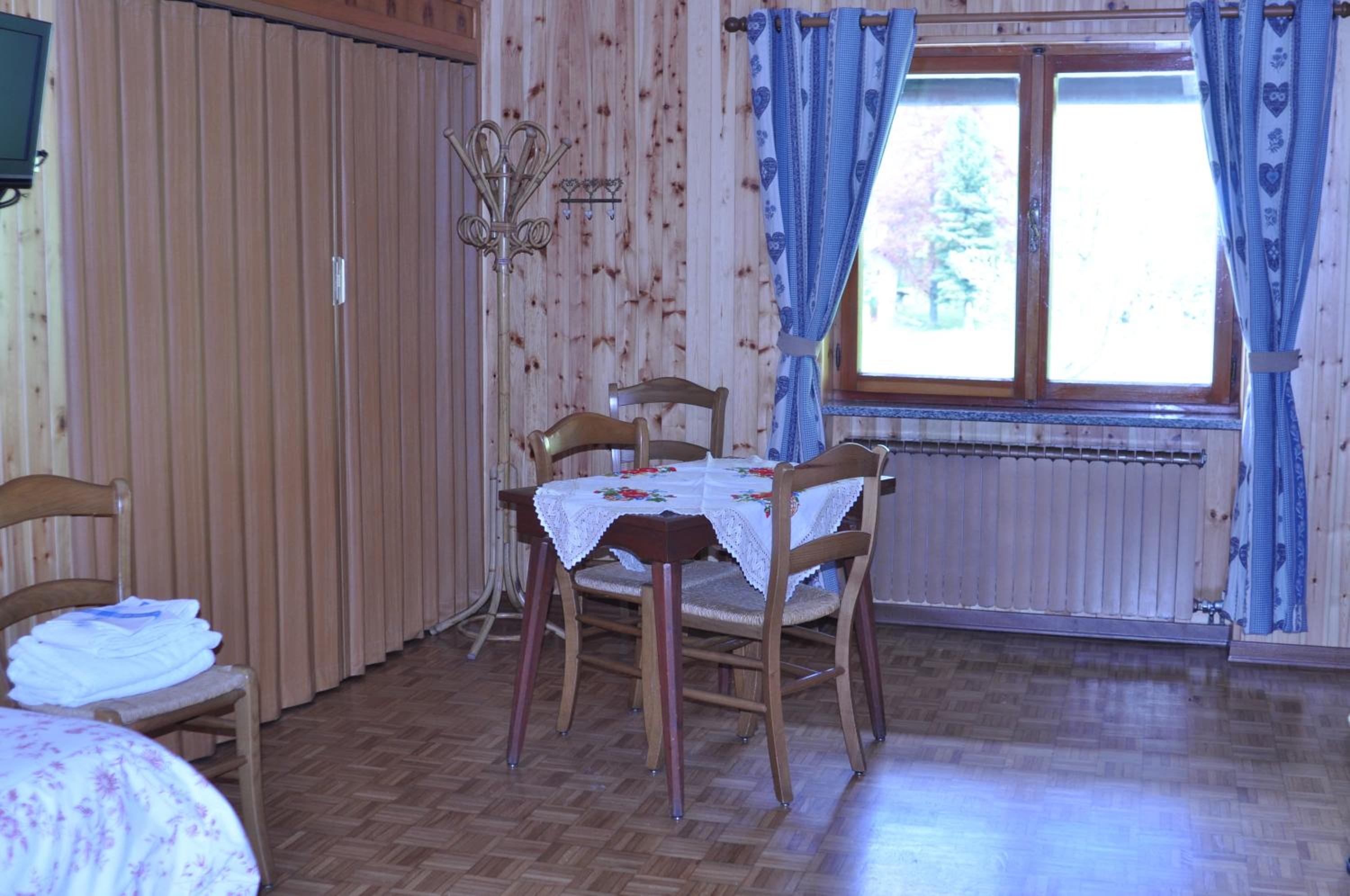Family Room (2 Adults + 2 Children) photo 2