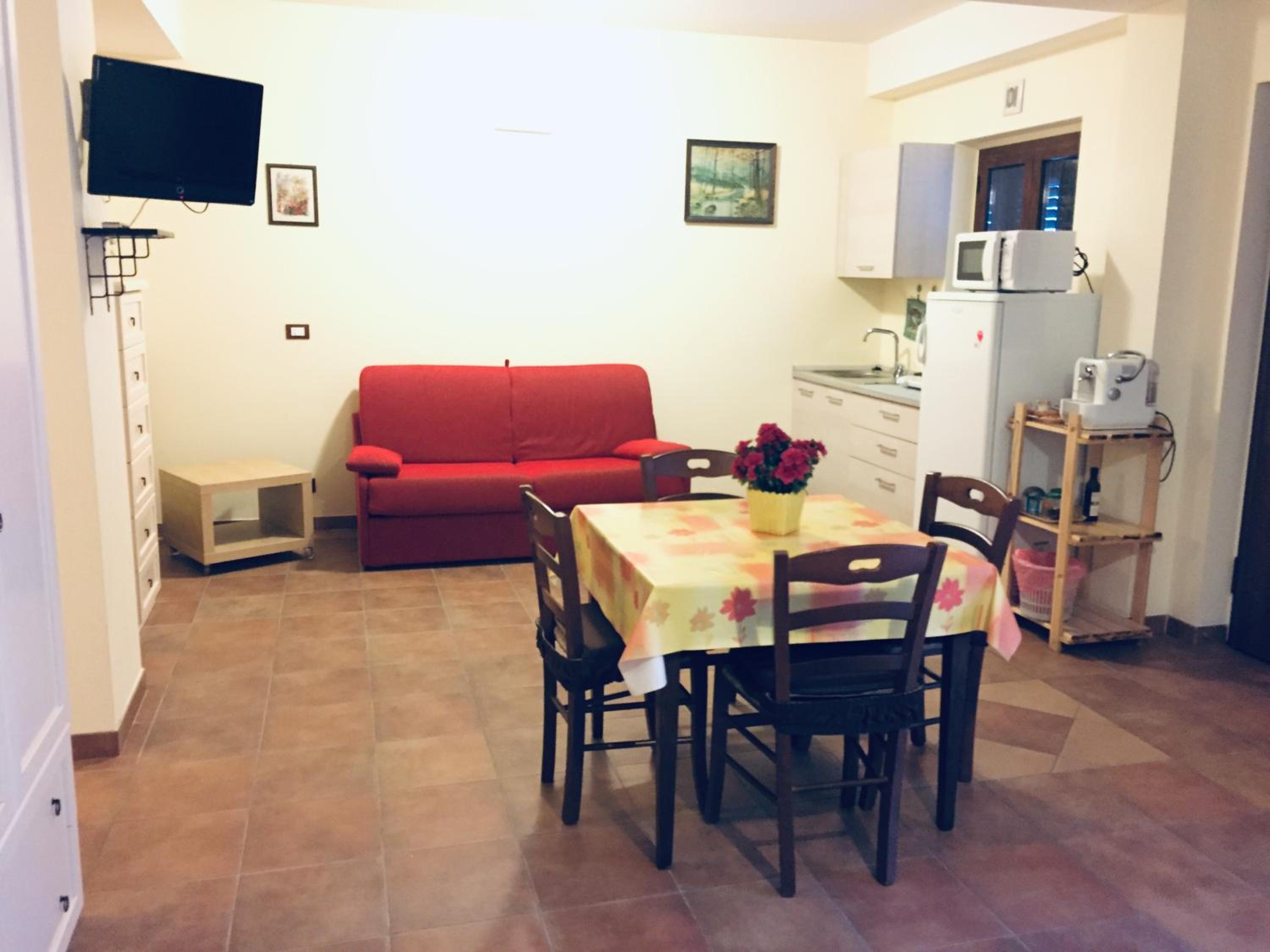 One-Bedroom Apartment - Photo 4