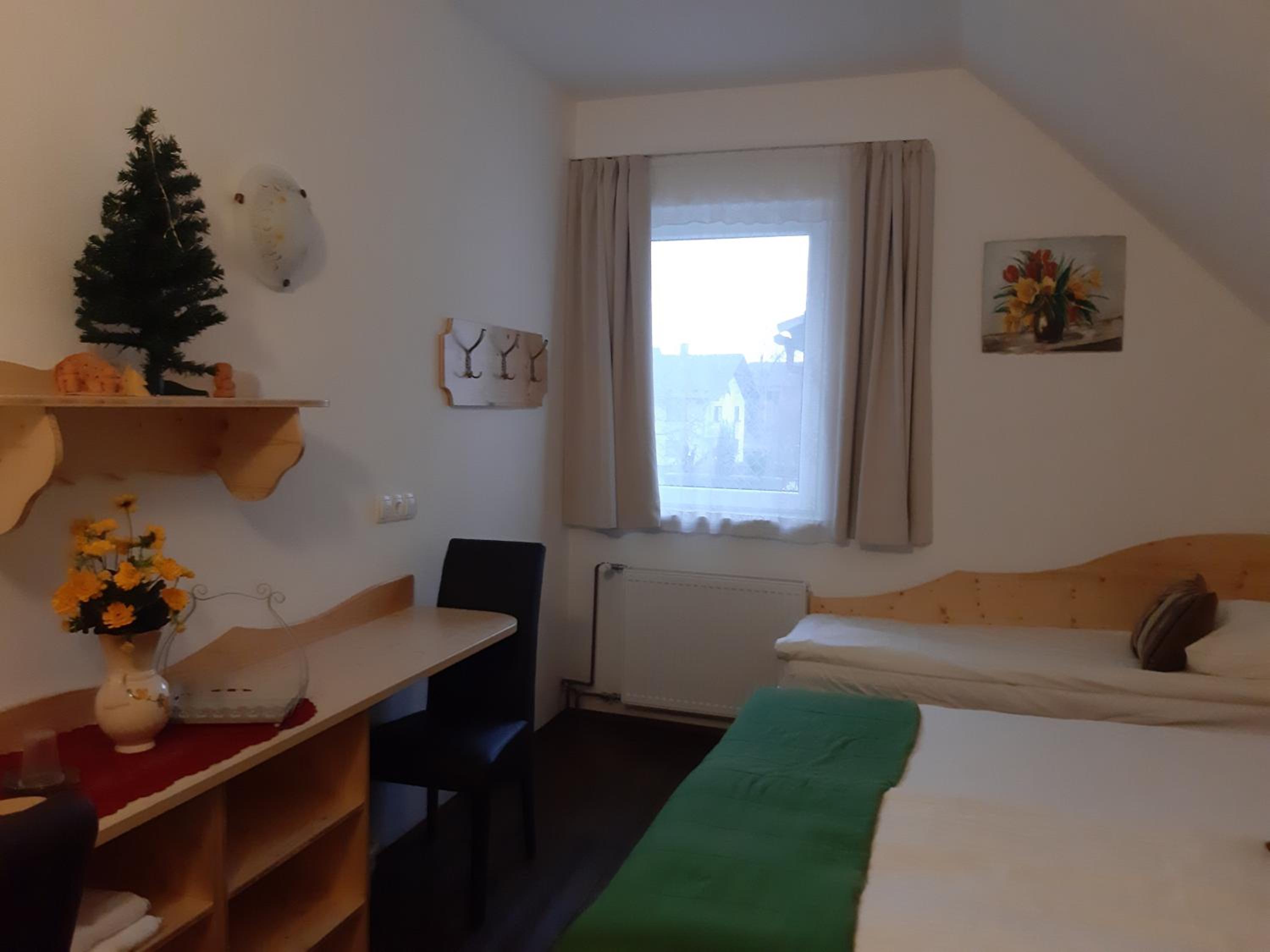 Triple Room with Shared Bathroom photo 2