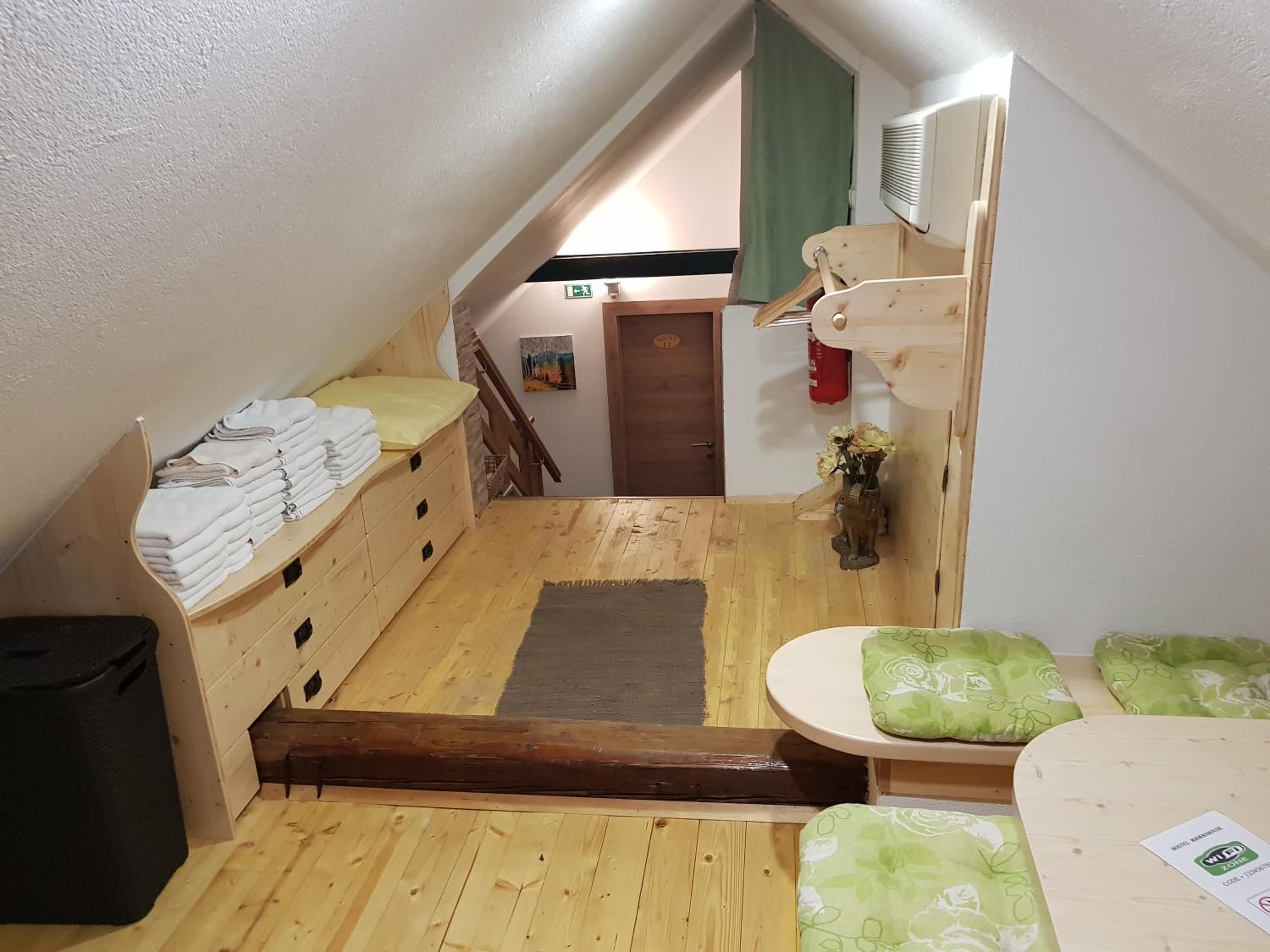 Single Bed in 12-Bed Attic Dormitory Room photo 1