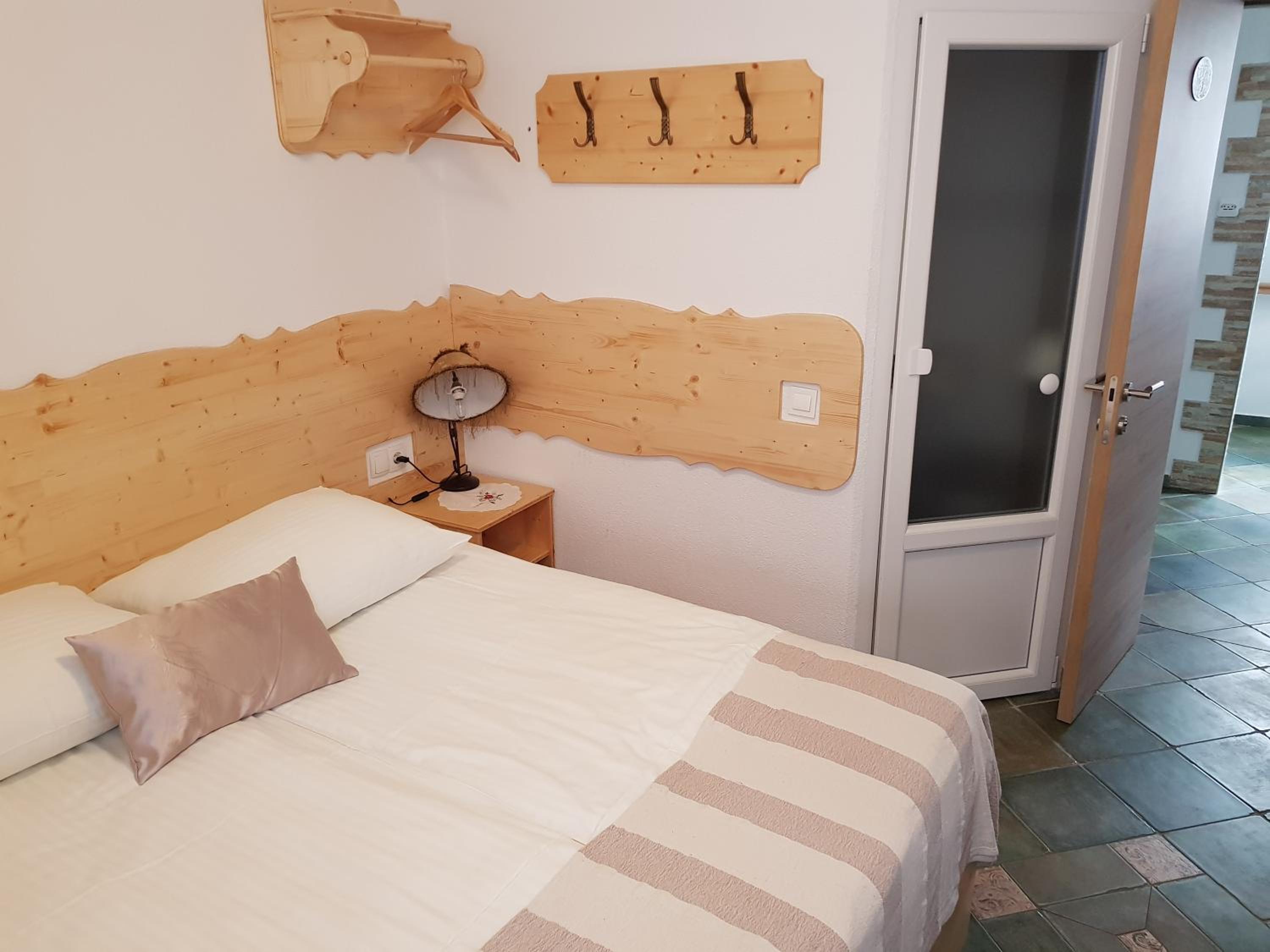 Double Room with Private Bathroom - Photo 1