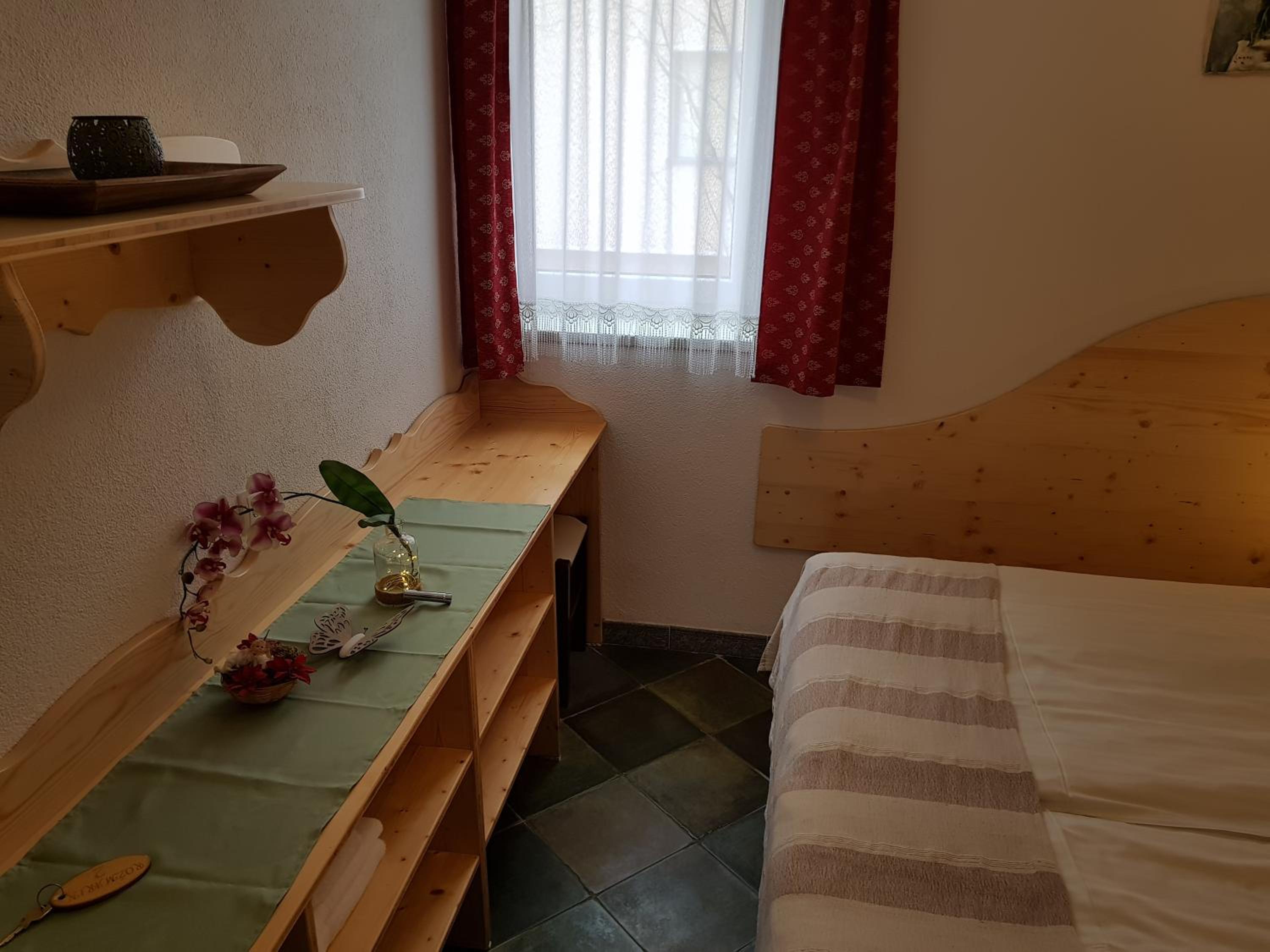 Double Room with Private Bathroom - Photo 2