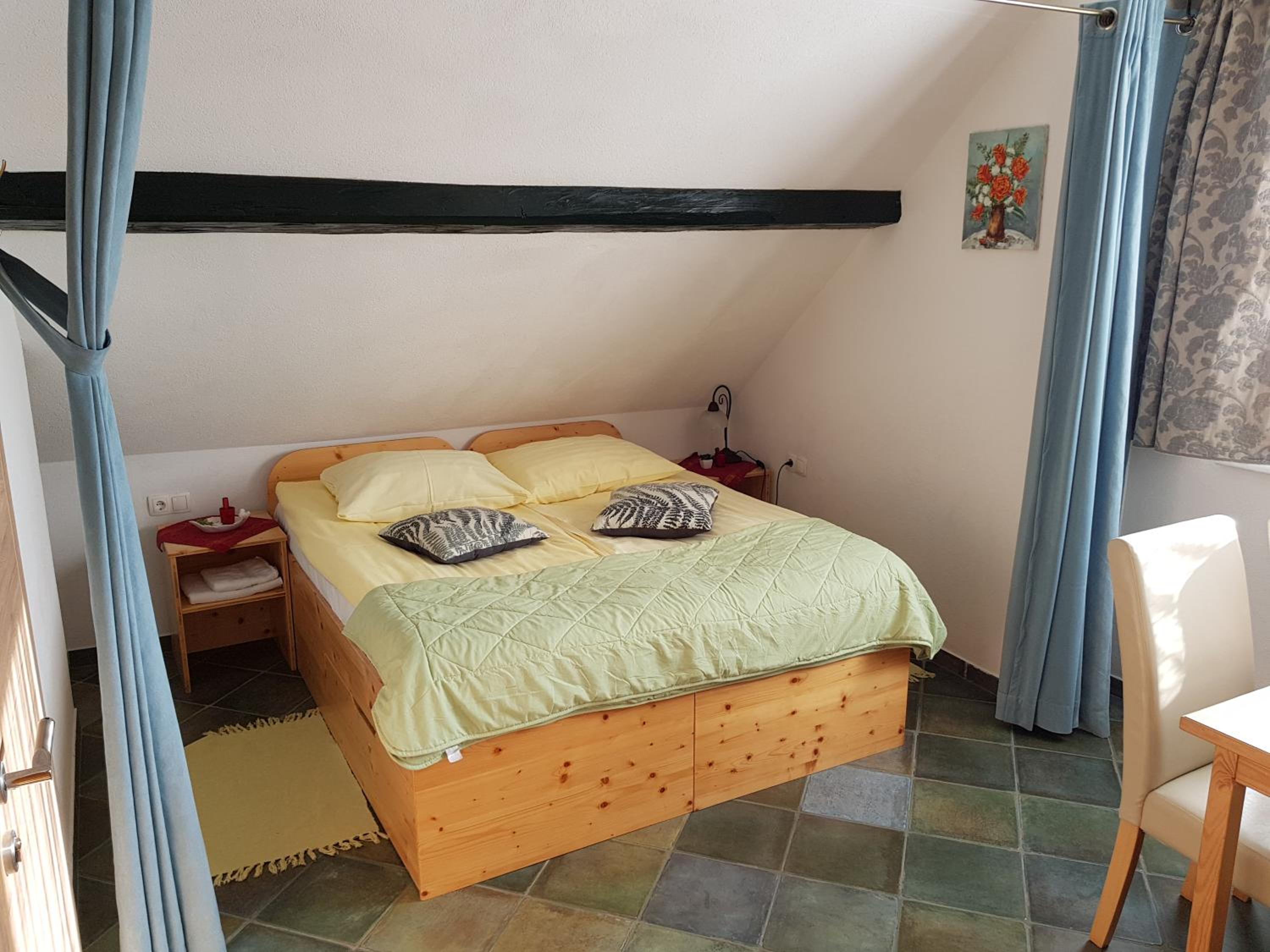One-Bedroom Apartment - Photo 2