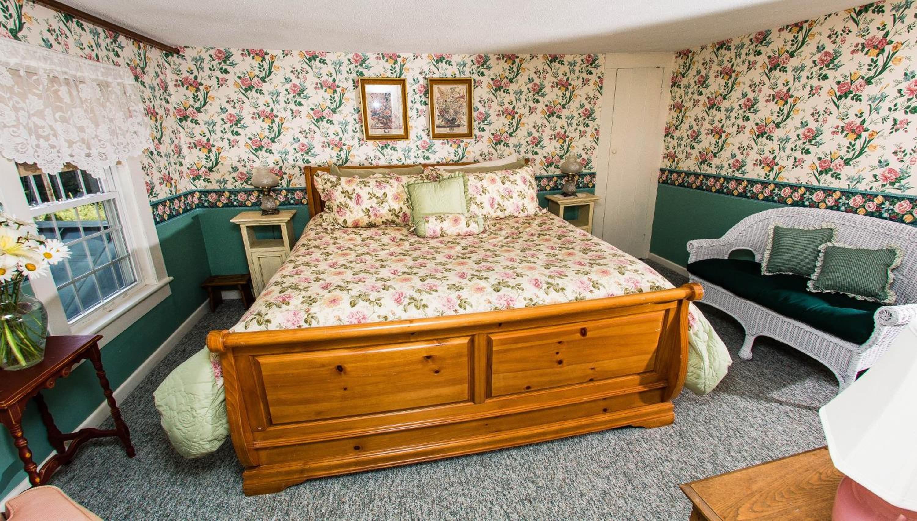 Deluxe King Room photo 2