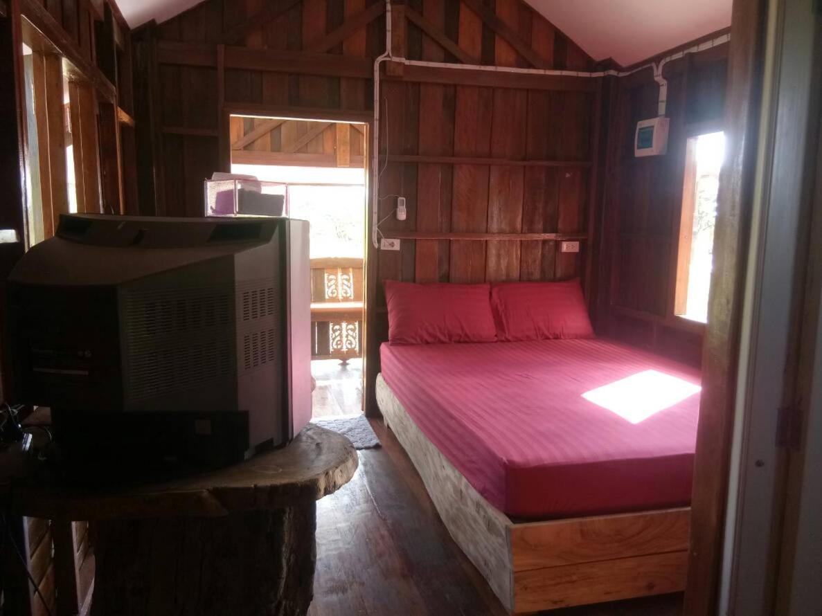 Deluxe Bungalow with Garden View photo 3