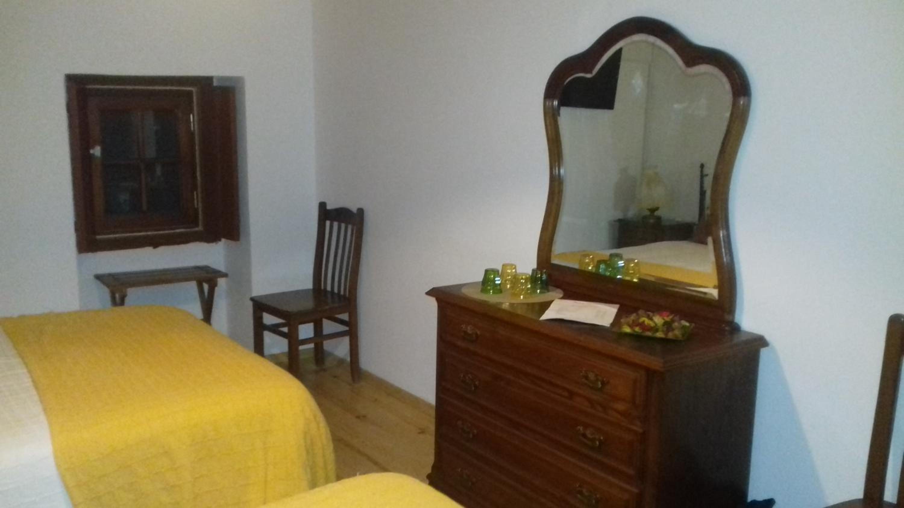 Queen Room with Two Queen Beds photo 2