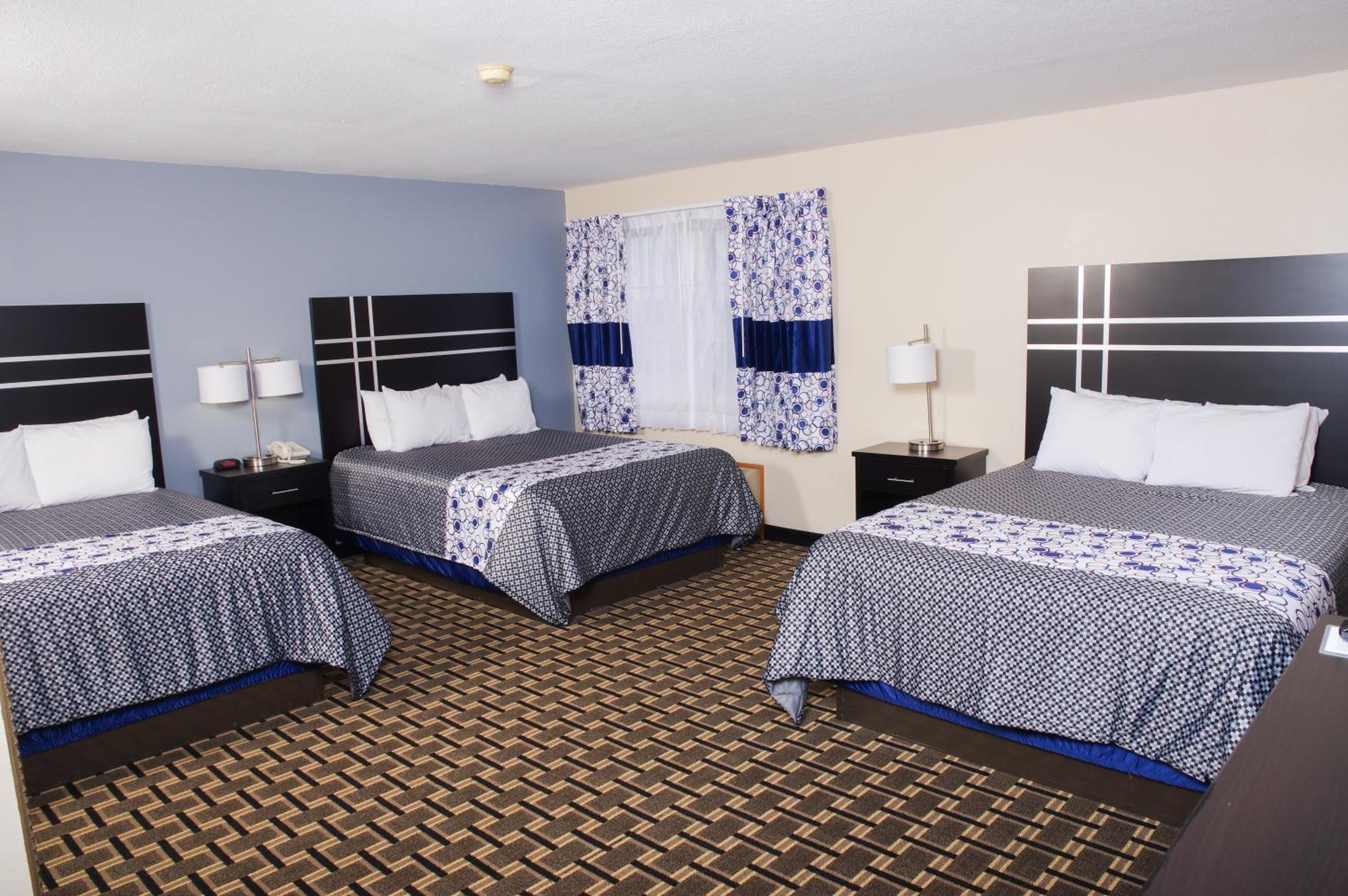 Deluxe Family Room - Photo 1