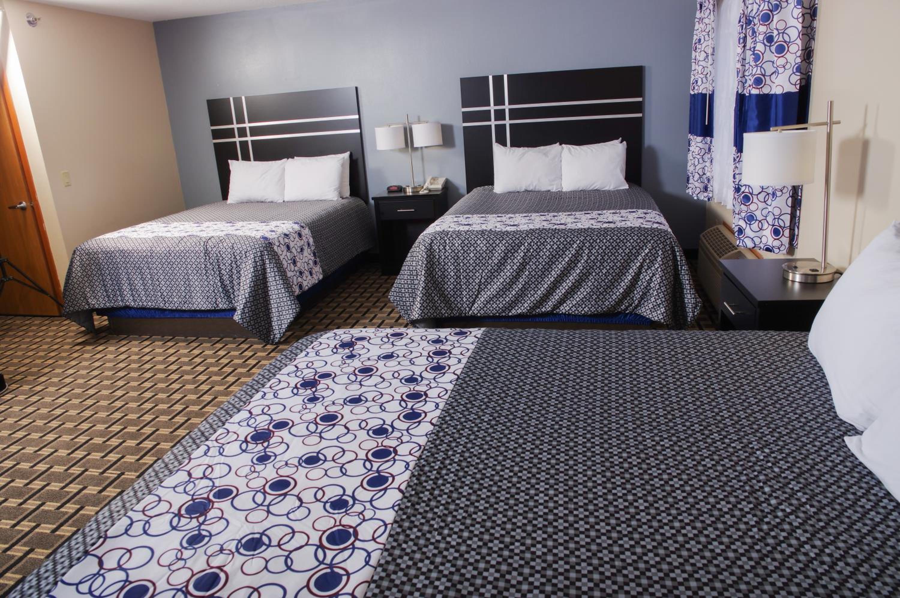 Deluxe Family Room - Photo 3