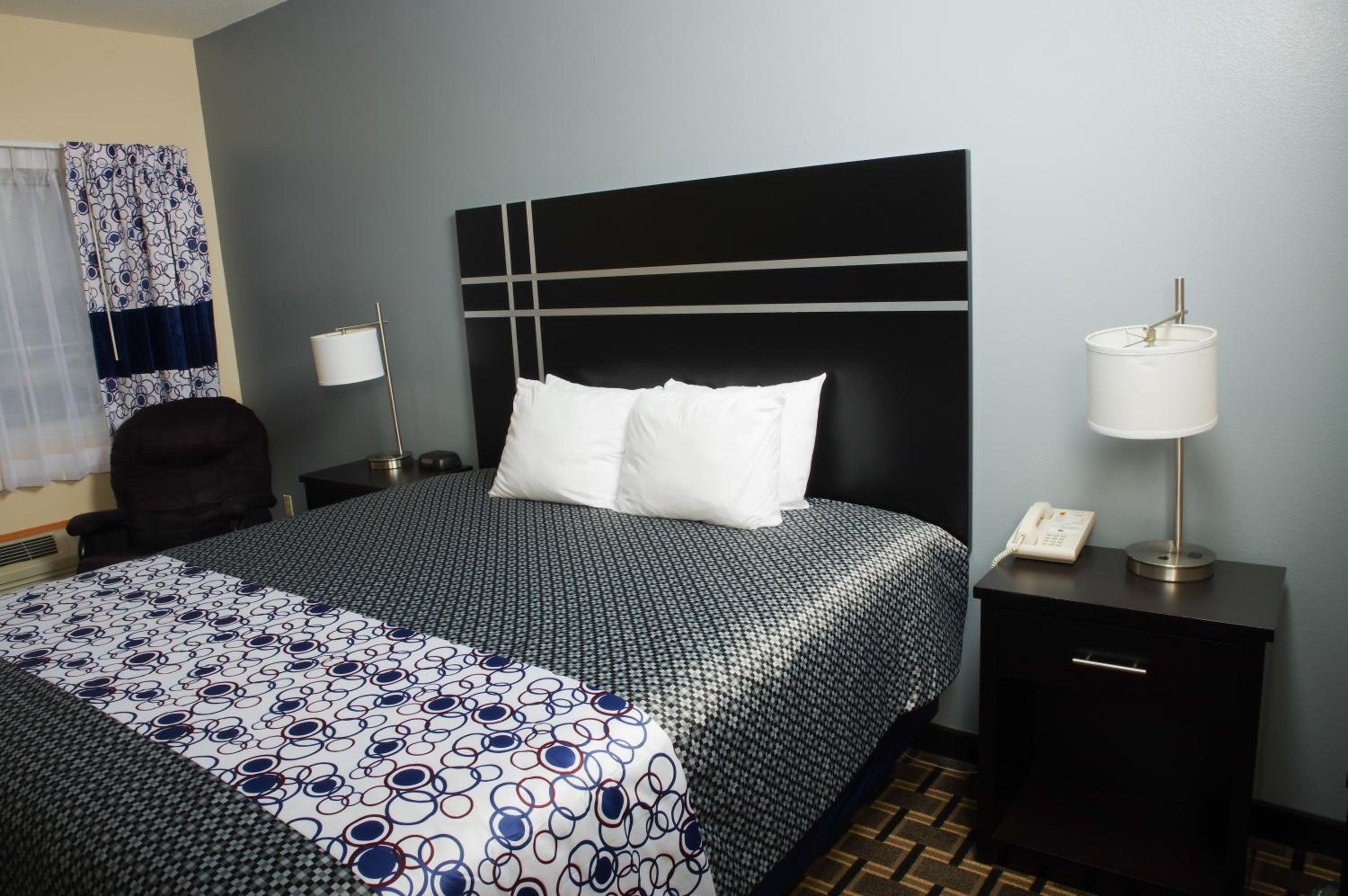 Deluxe King Room - Photo 1