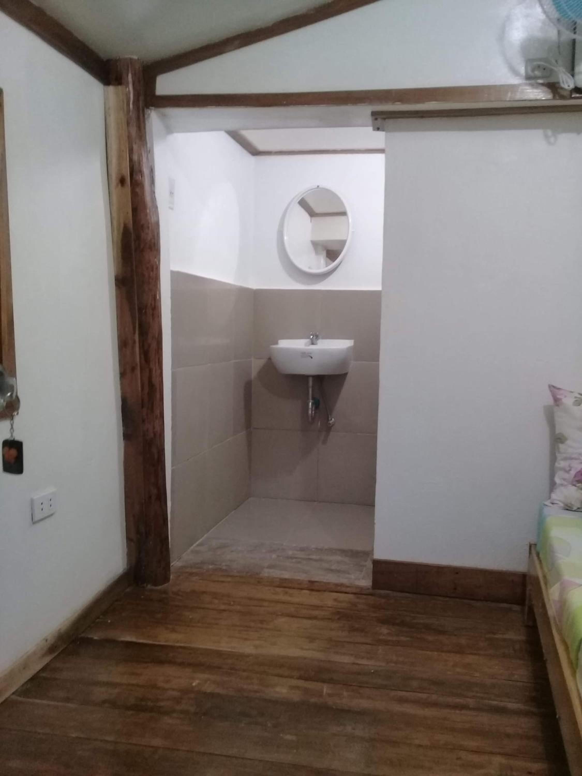One-Bedroom Bungalow - Photo 4