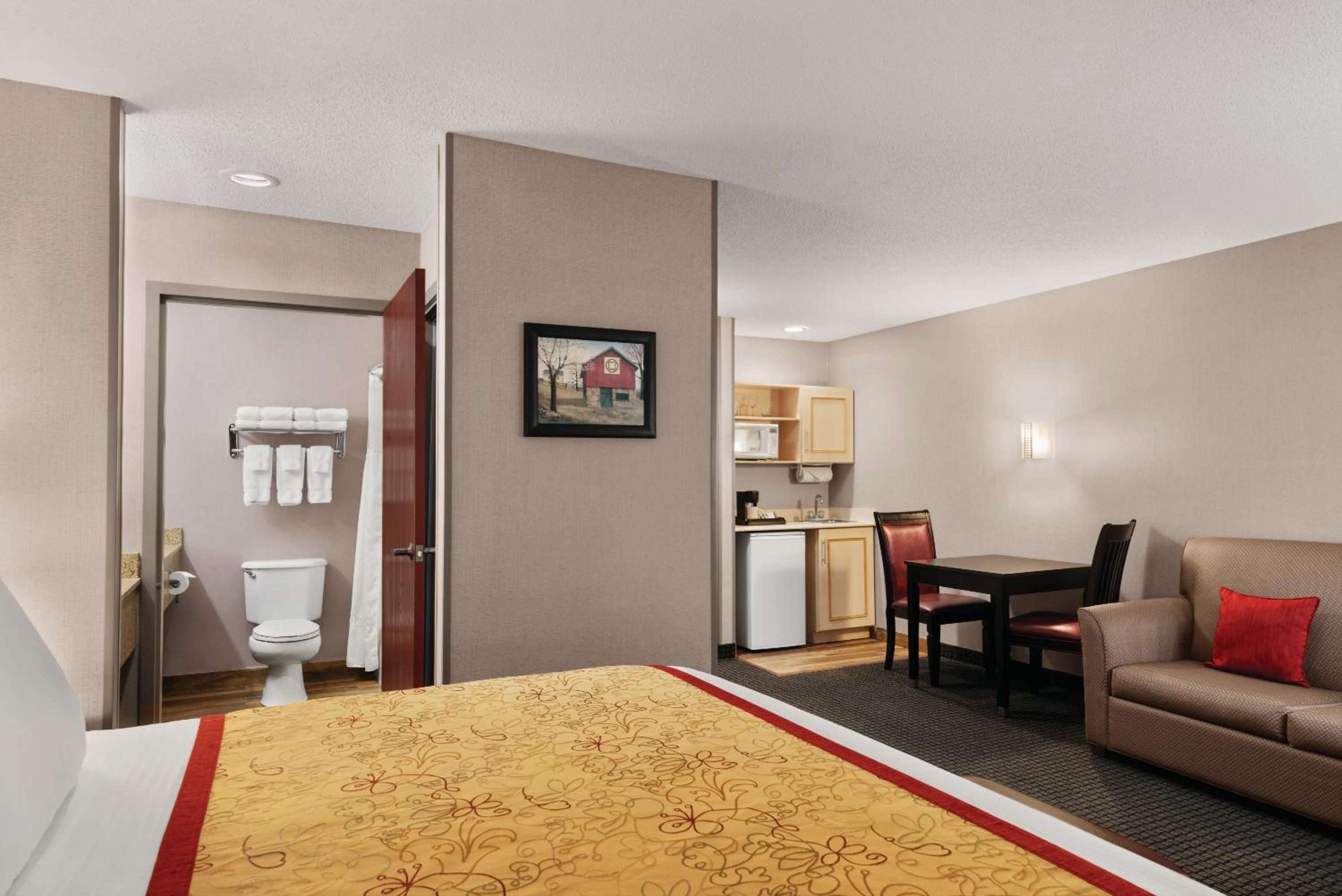 King Studio Suite - Non-Smoking - Photo 2
