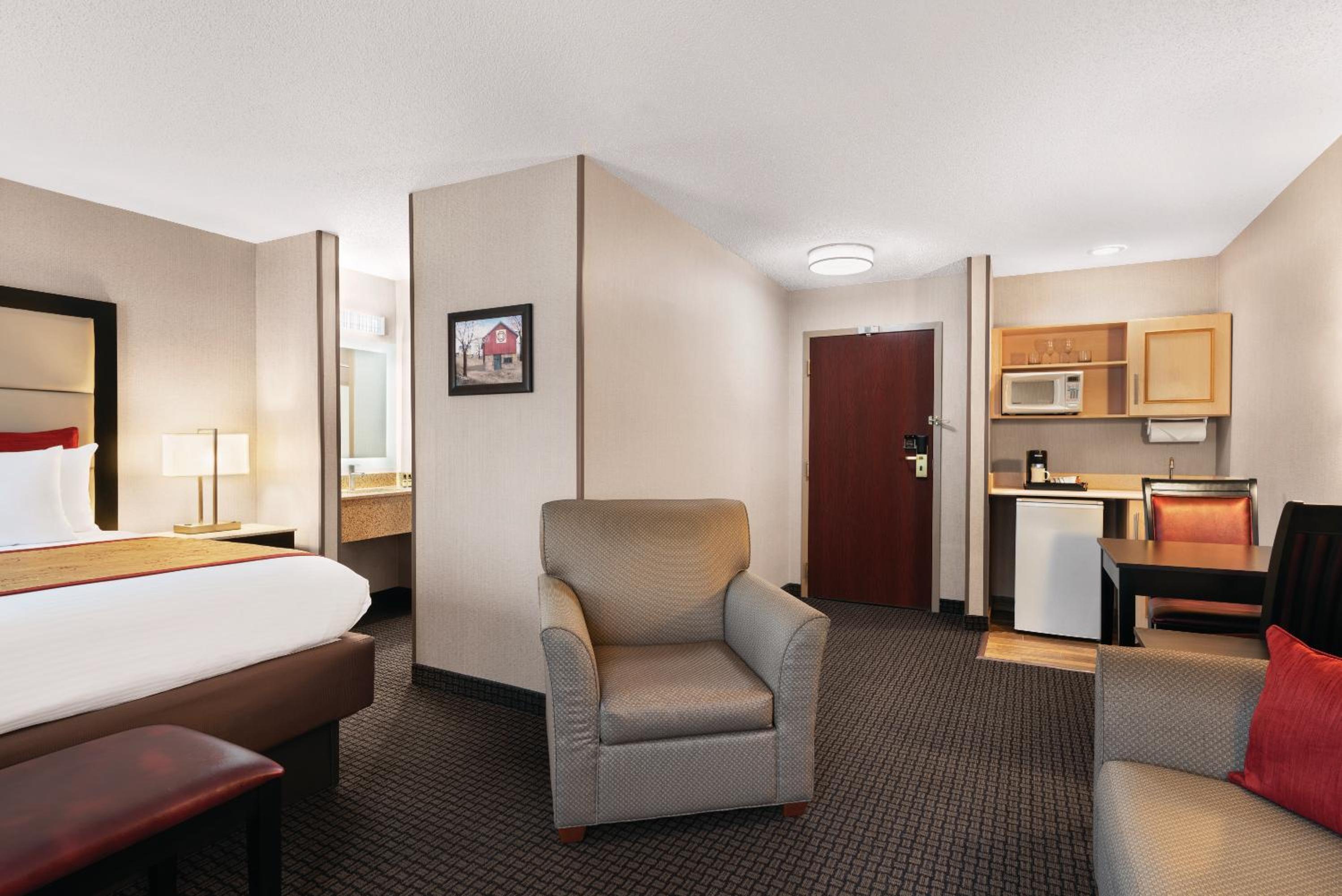King Studio Suite - Non-Smoking - Photo 4
