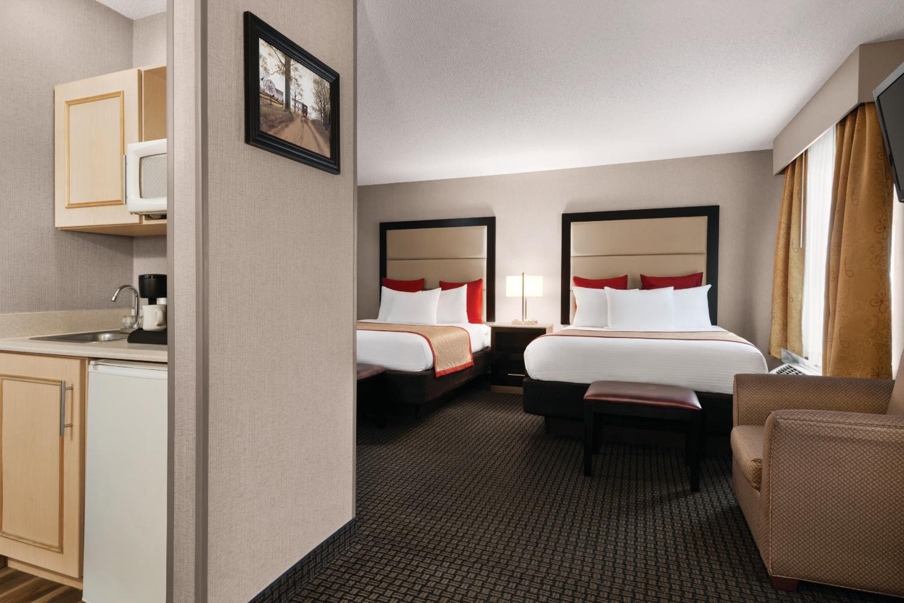 Studio Suite with Two Queen Beds - Non-Smoking - Photo 3