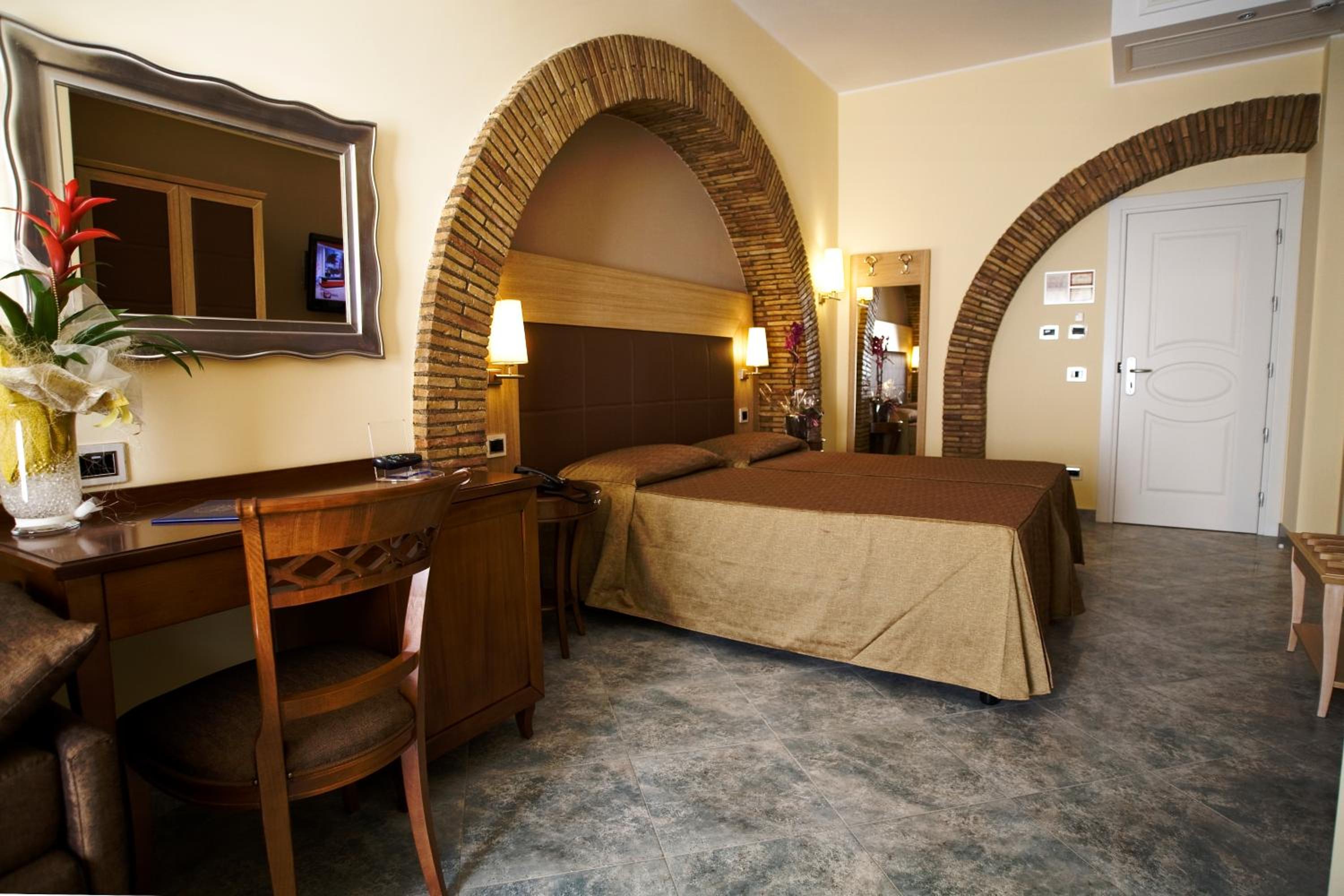 Classic Double Room - Photo 1