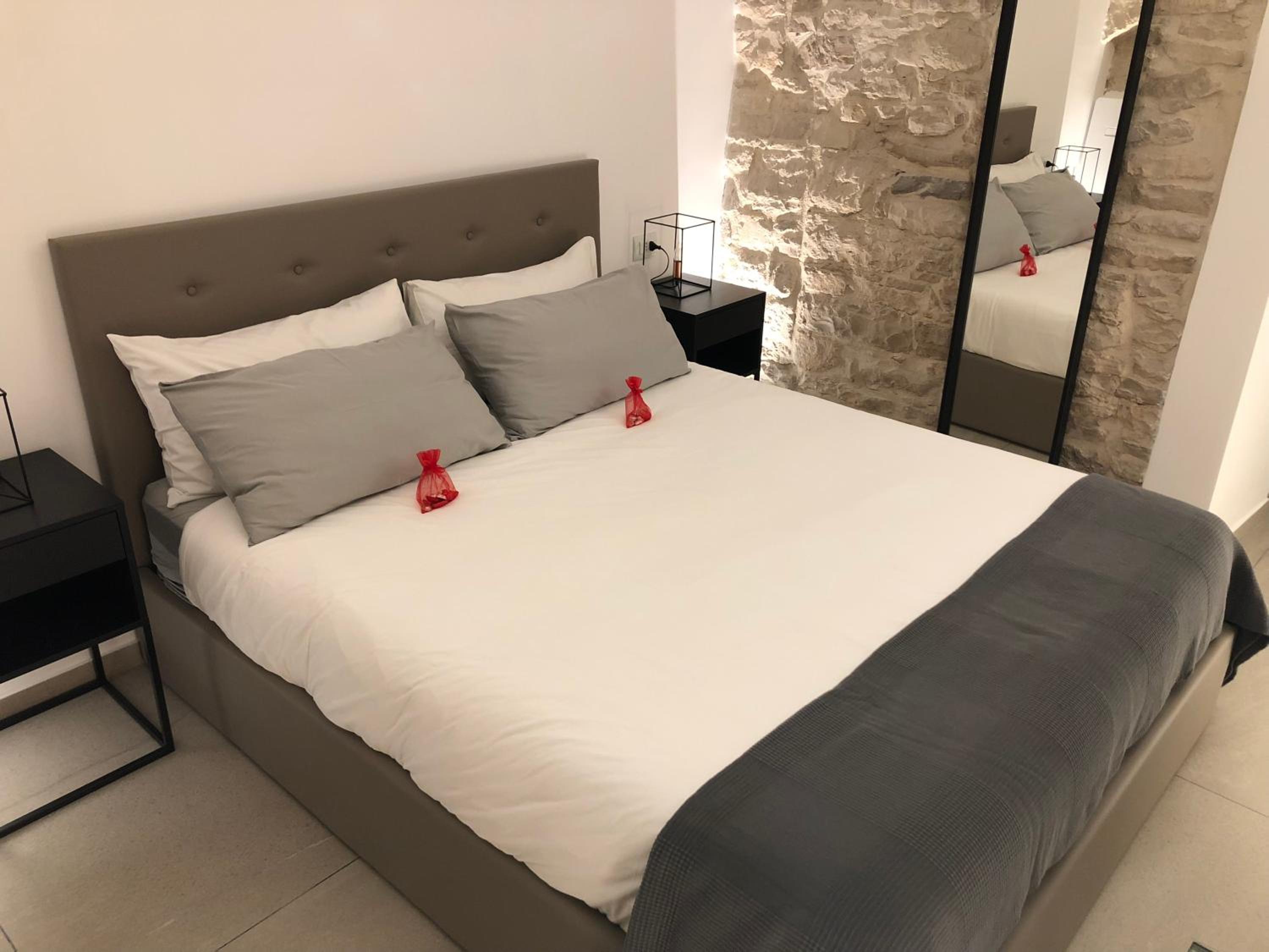 Double Room with Spa Bath - Photo 1