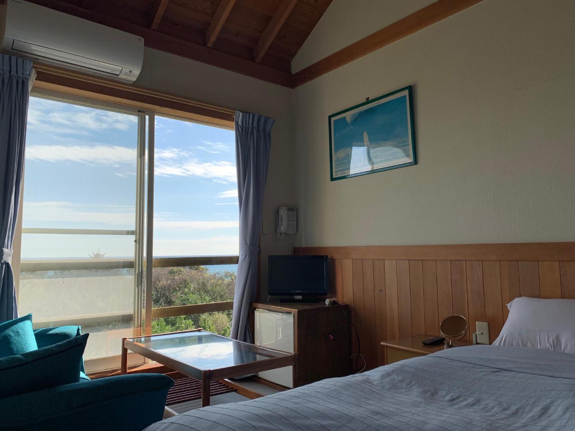 Standard Twin Room with Sea View - Photo 5