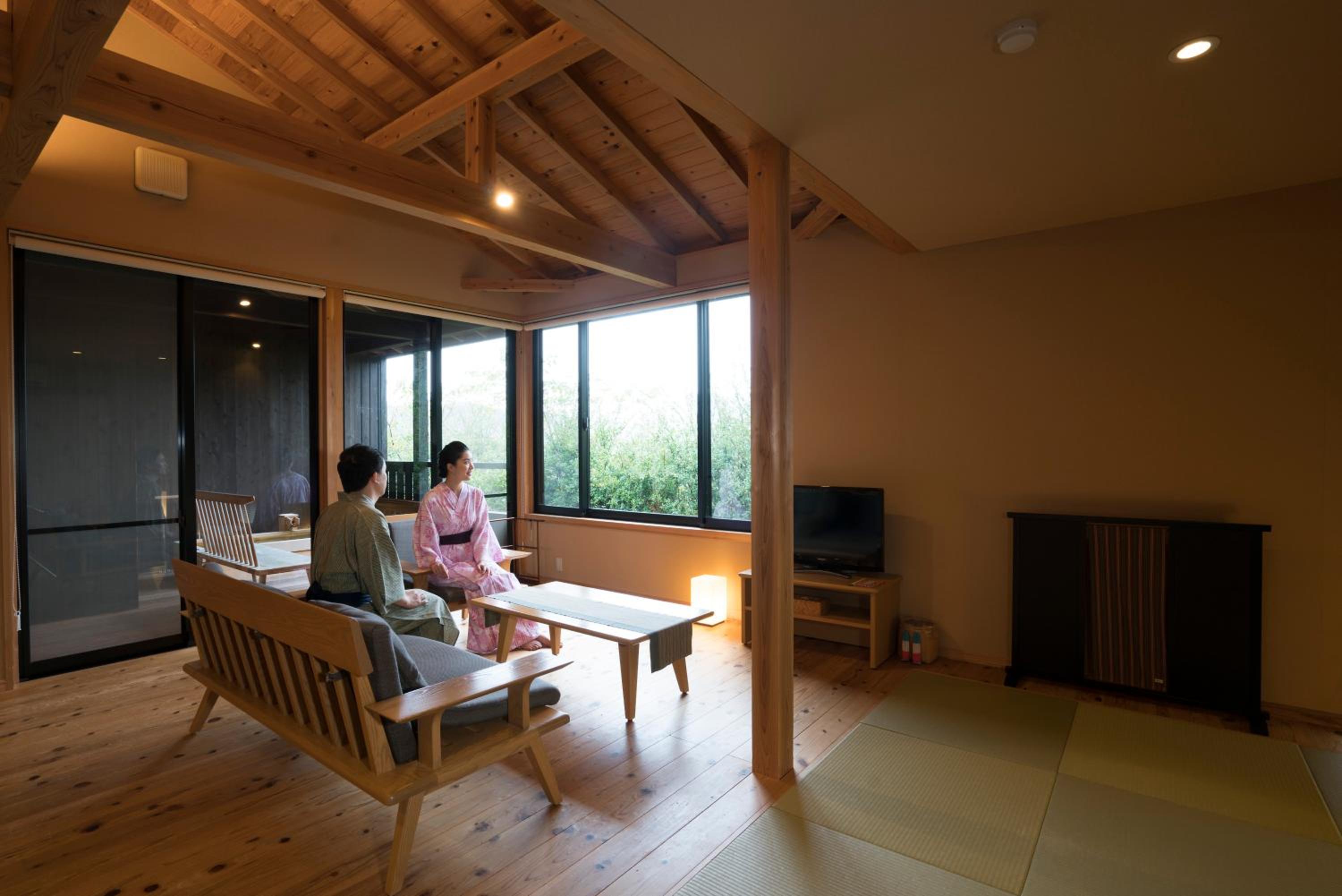 Deluxe Suite with Open-Air Bath photo 3