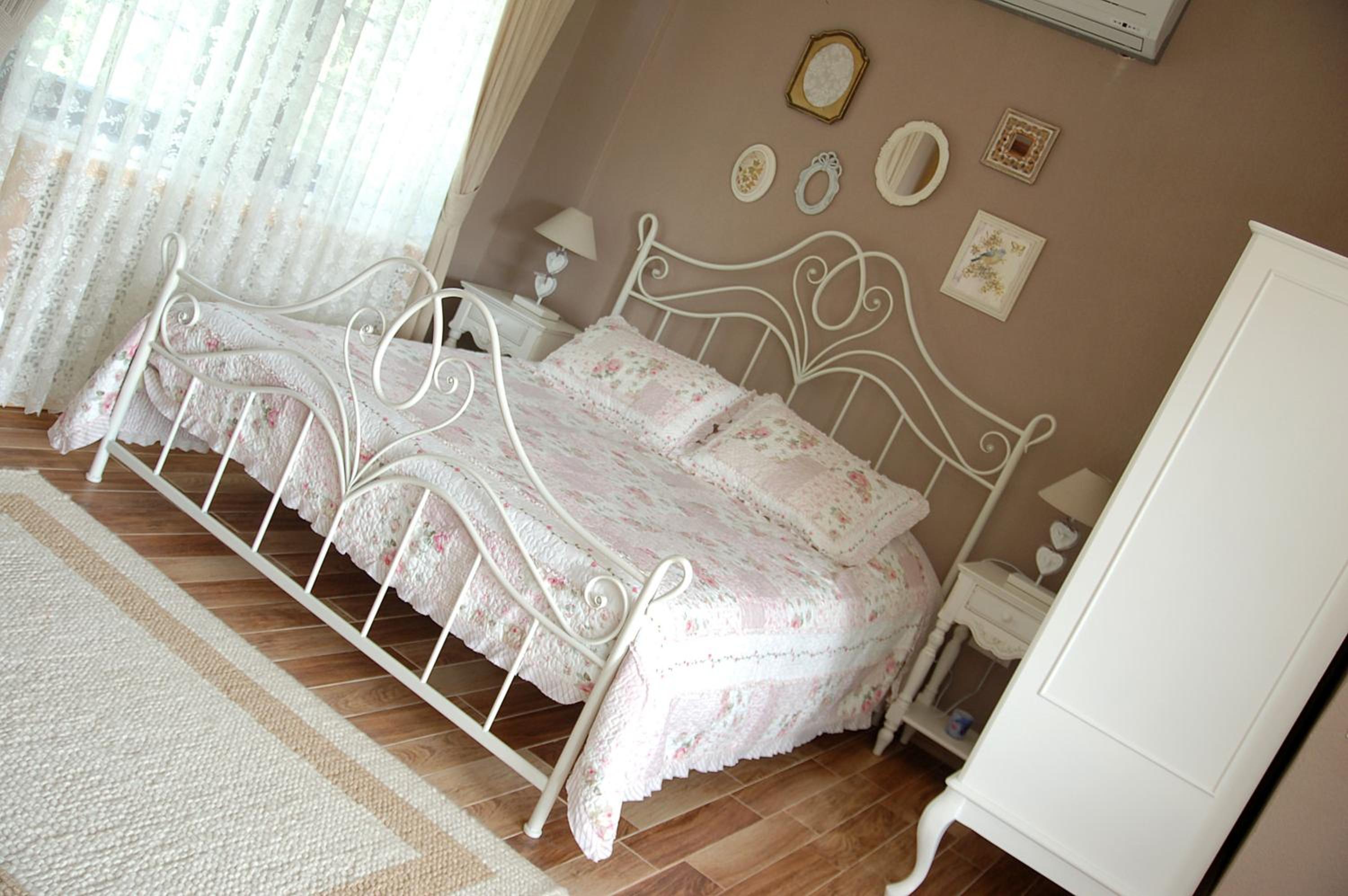 Queen Suite with Spa Bath - Photo 6