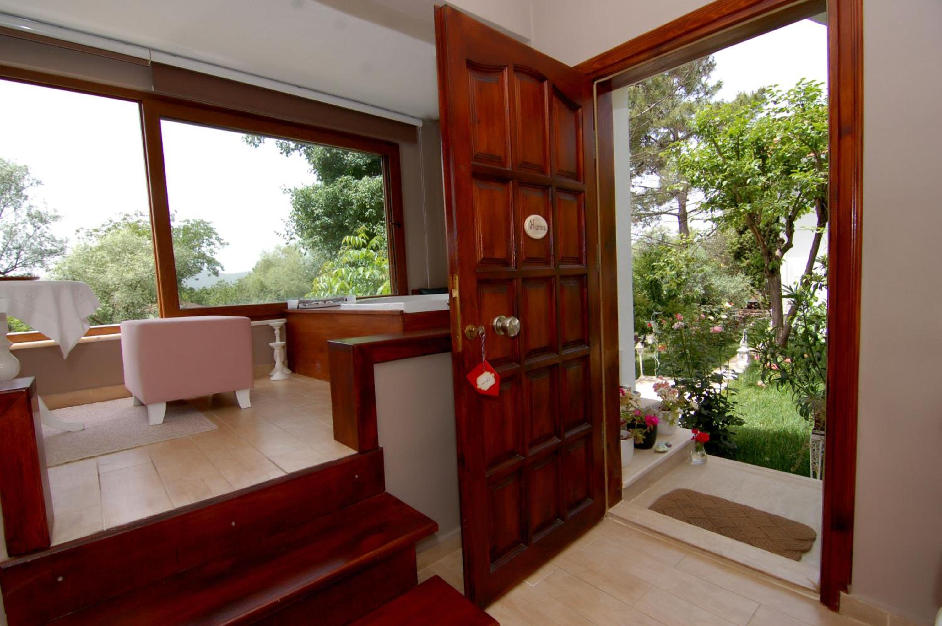 Deluxe Suite with Spa Bath - Photo 10
