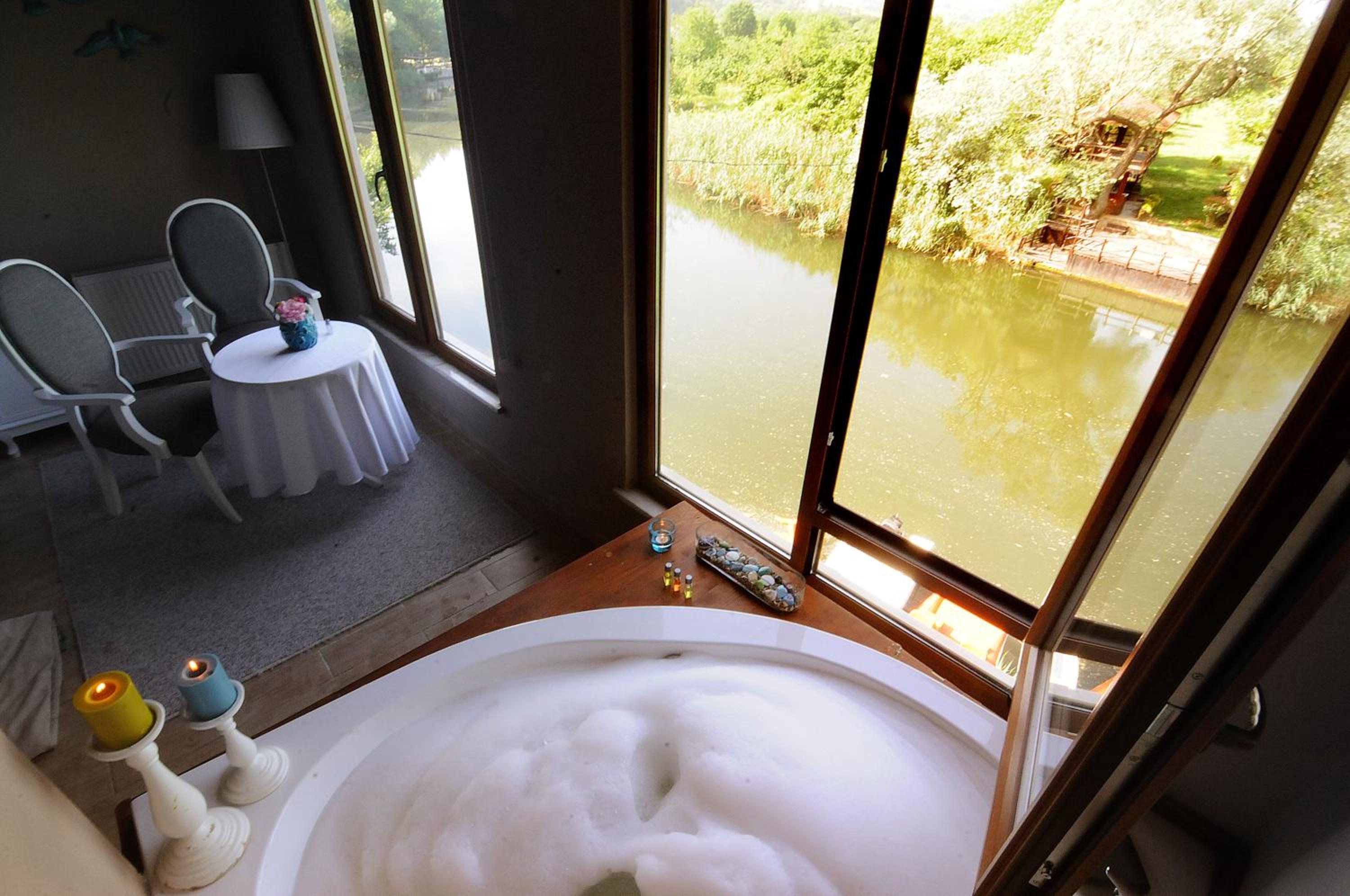 Suite with Hot Tub - Photo 12