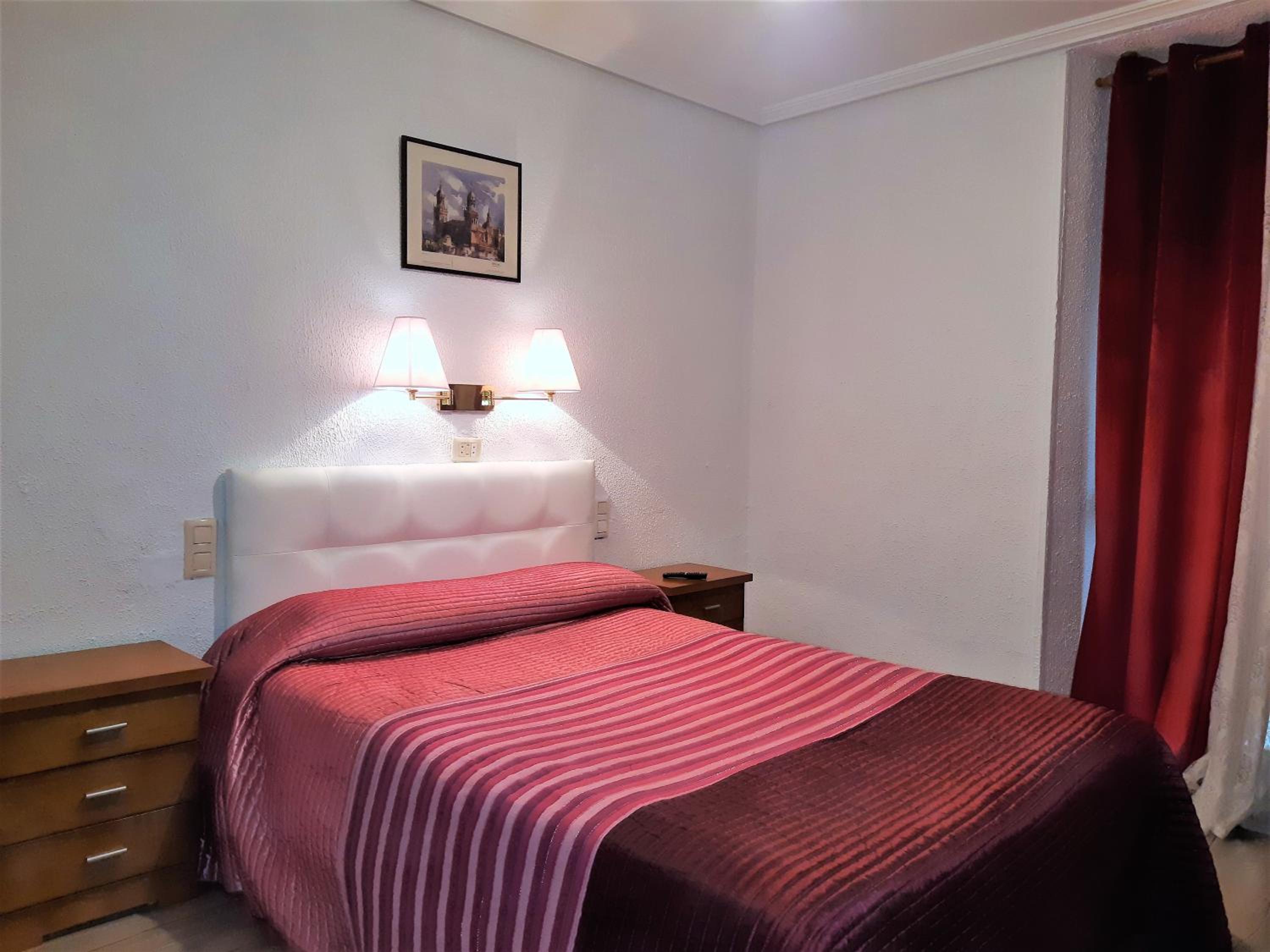 Double Room with Private Bathroom - Photo 6
