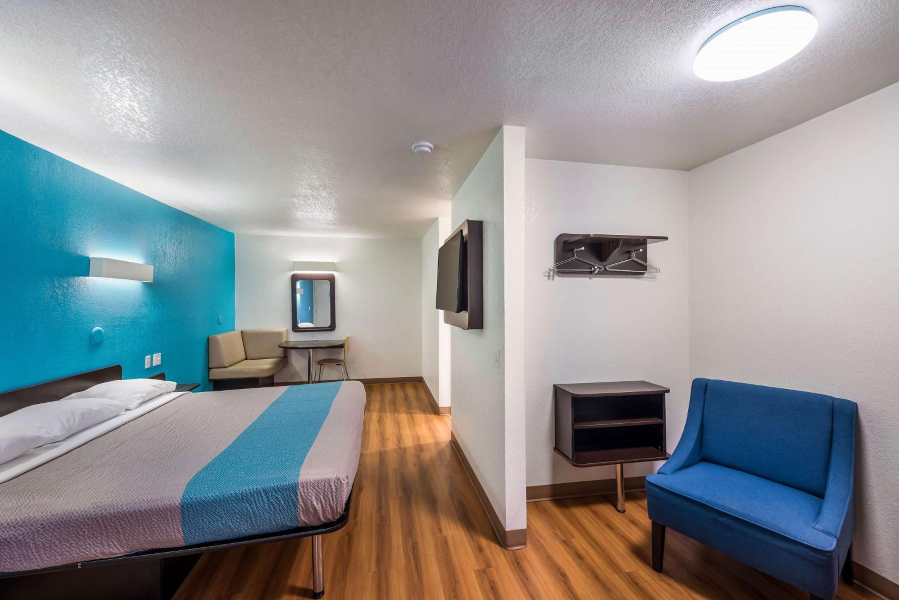 King Room - Disability Access - Non-Smoking