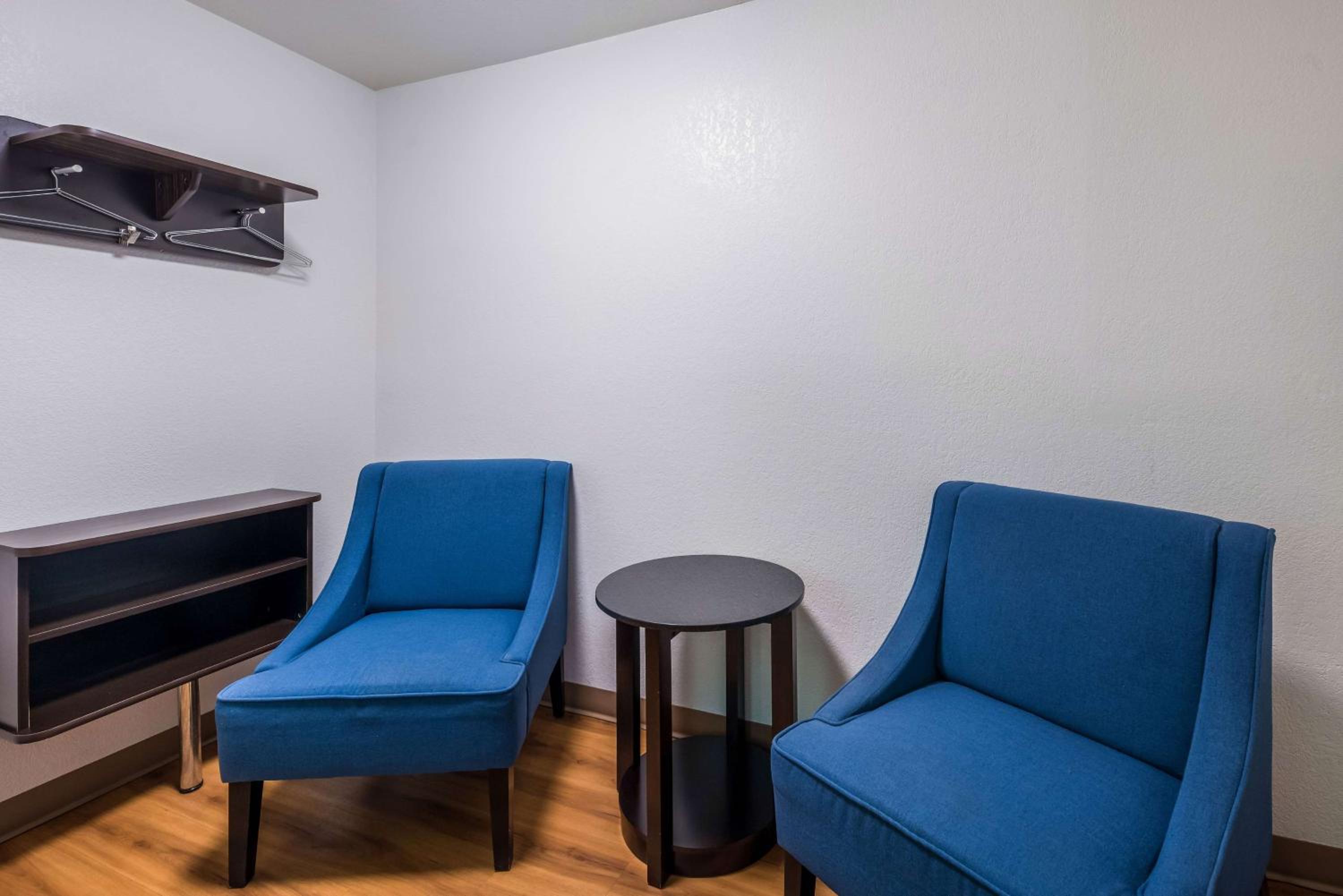 Deluxe King Room - Non-Smoking