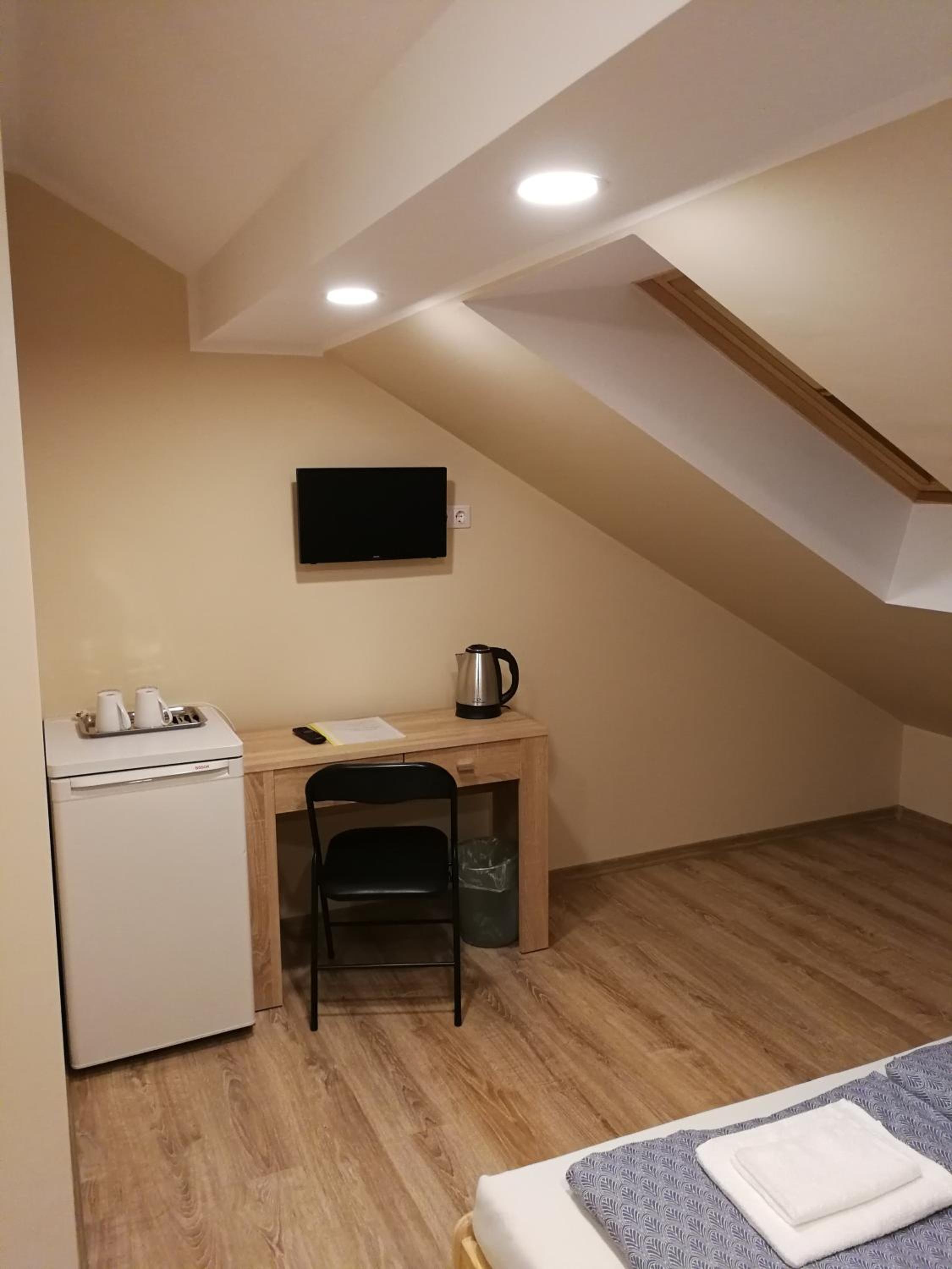 Standard Twin Room - Photo 3