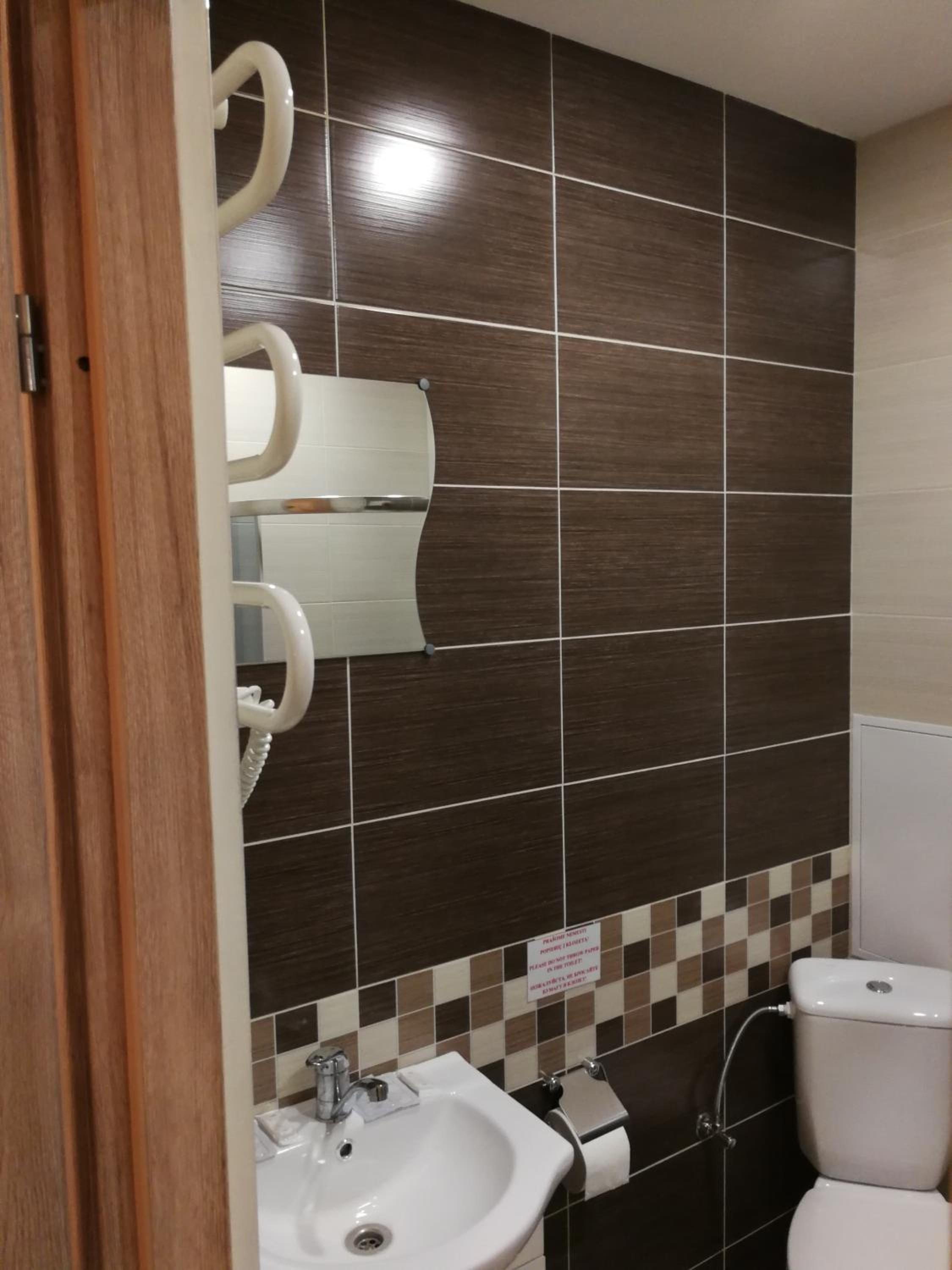 Standard Twin Room - Photo 7