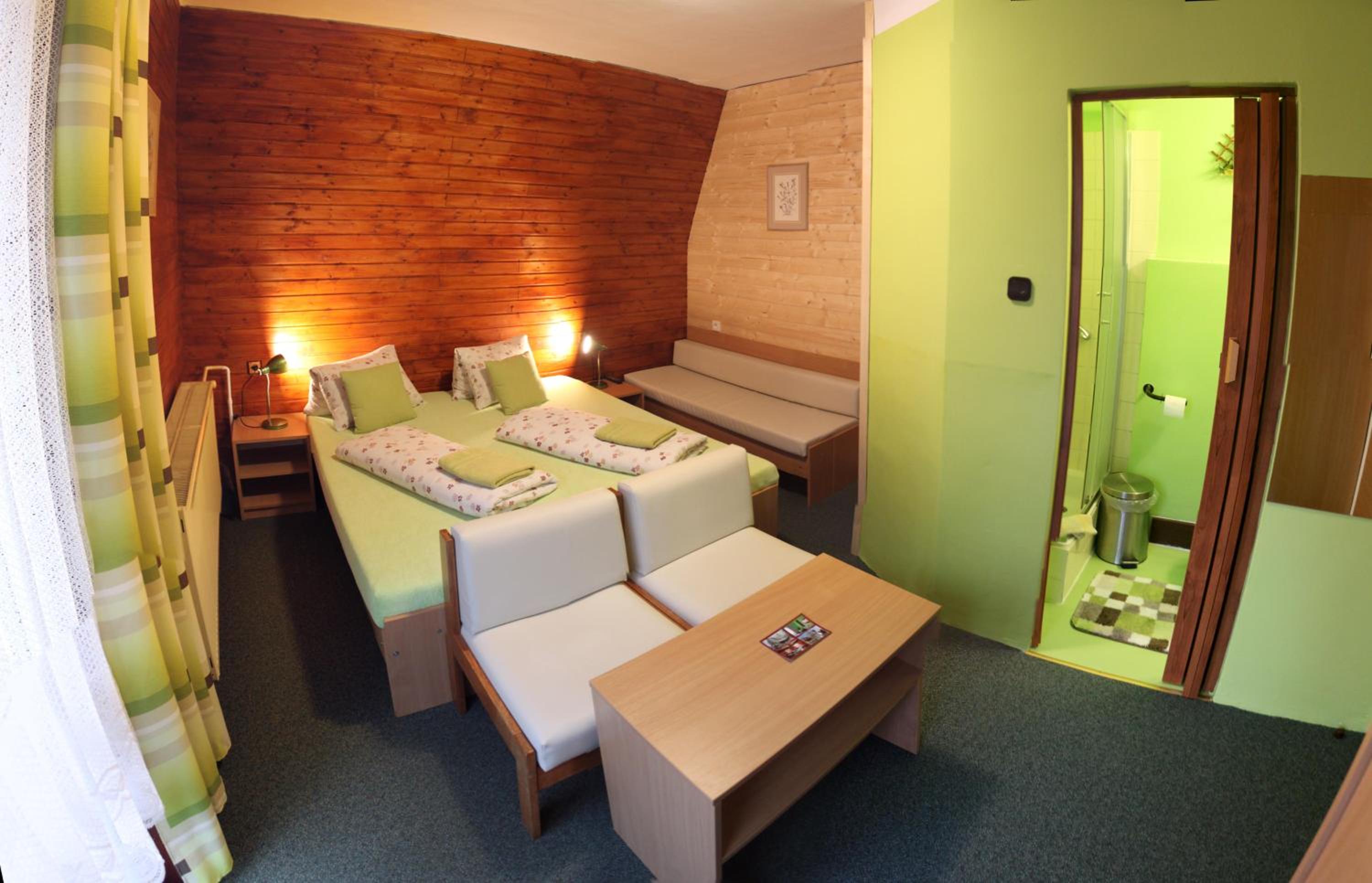 Twin Room with Extra Bed photo 3