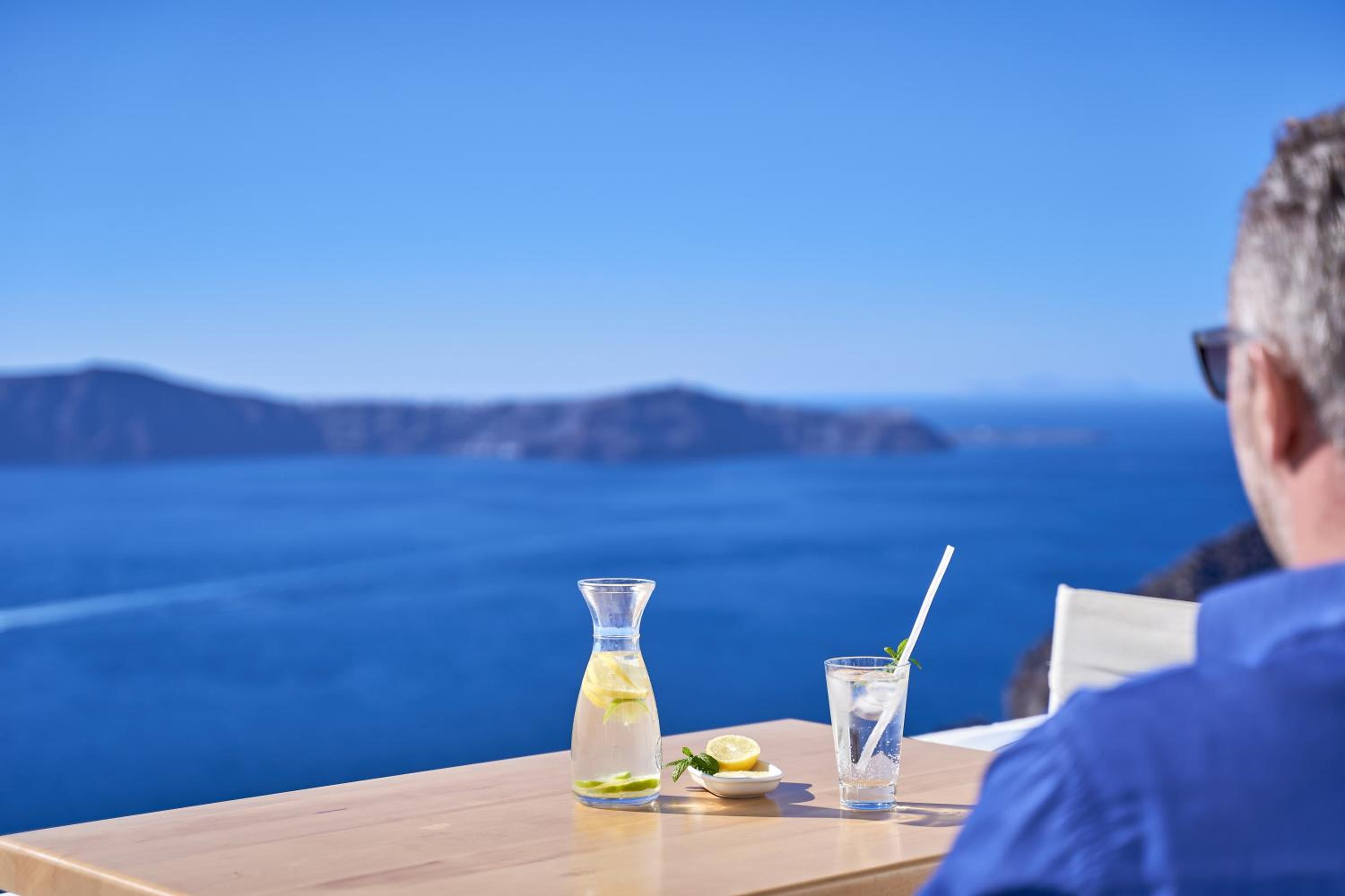 Superior Suite with Caldera View - Photo 15