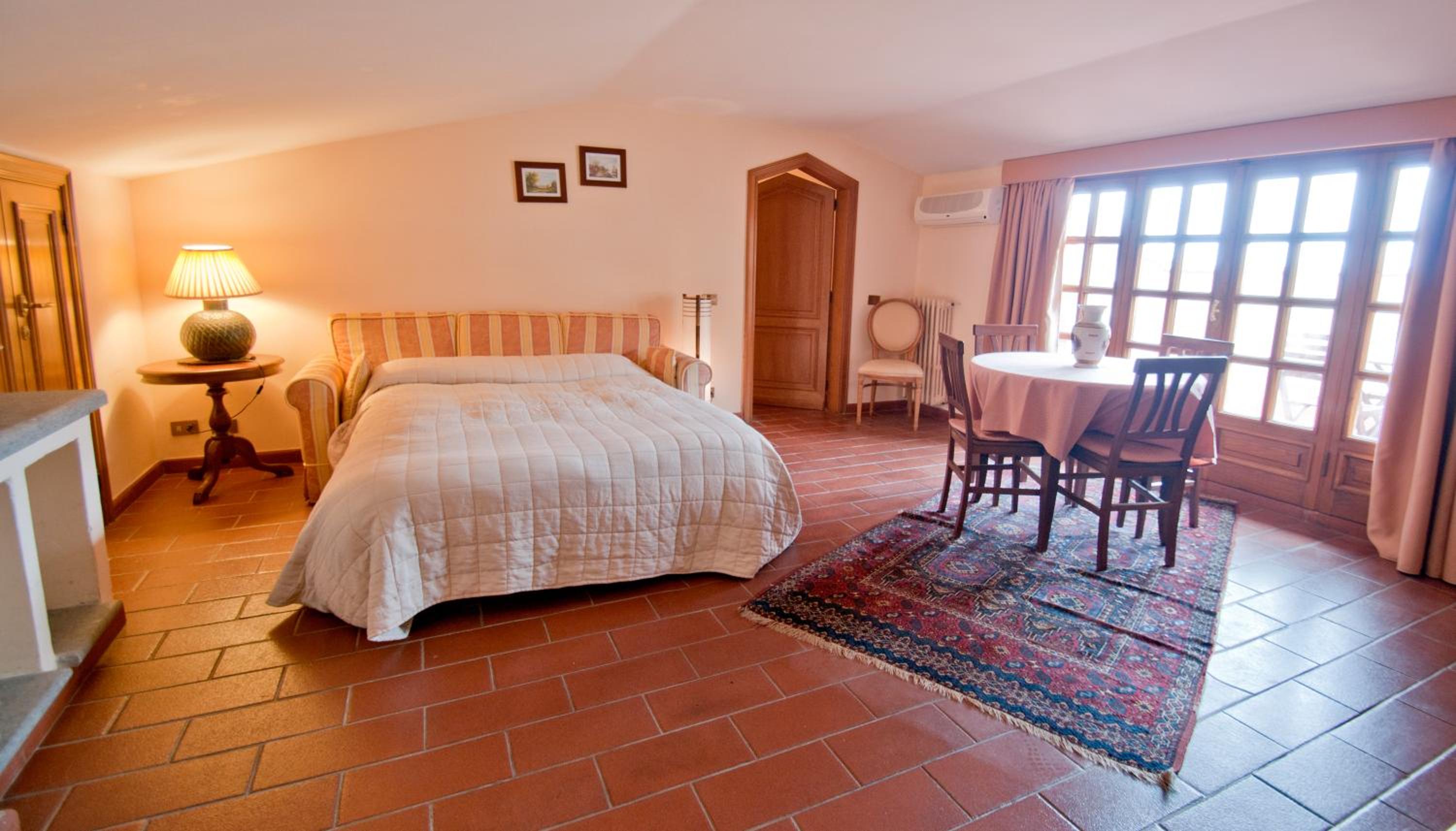 One-Bedroom Apartment (2 Adults + 2 Children) - Attic