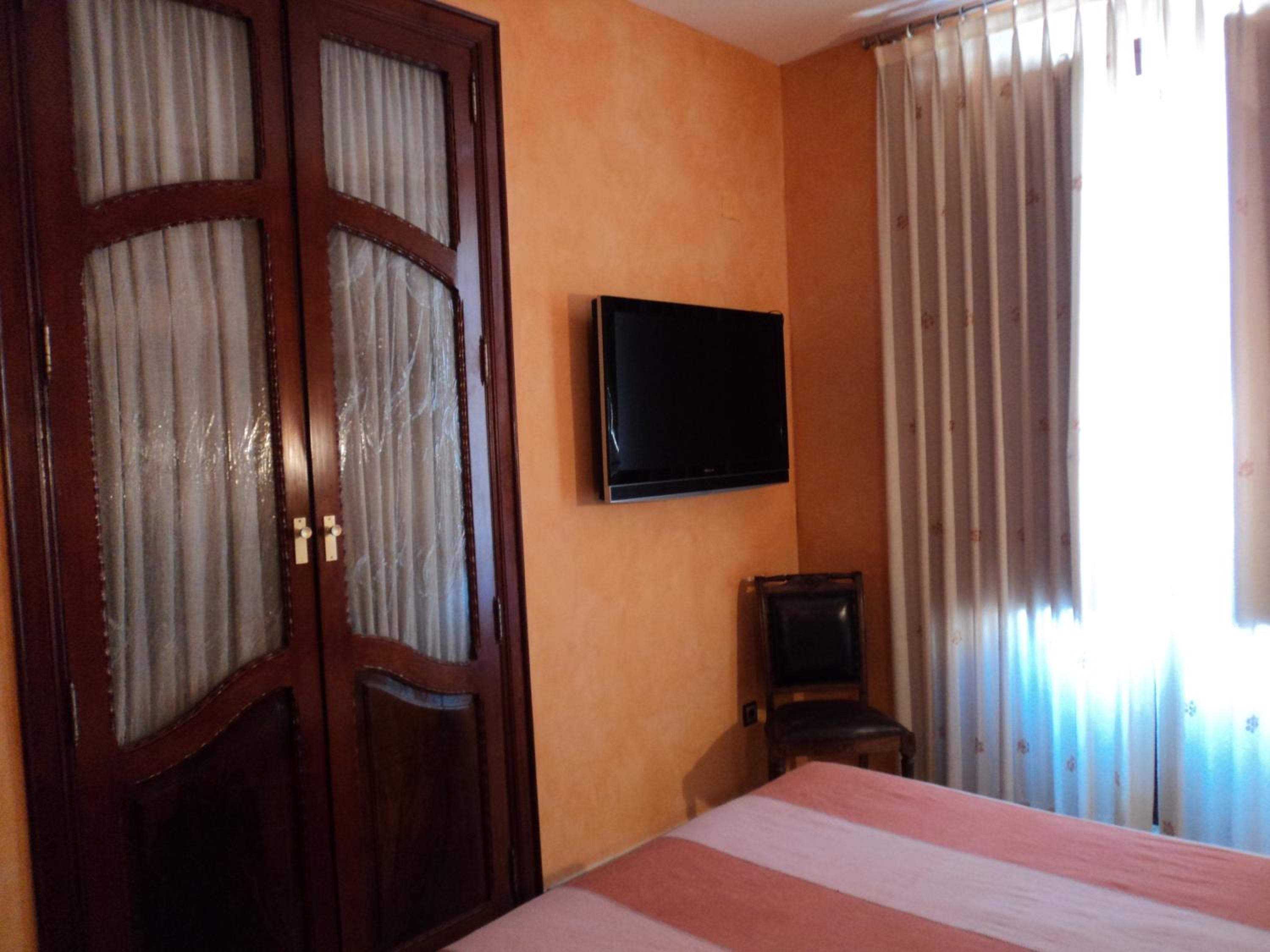 Double Room - Photo 2
