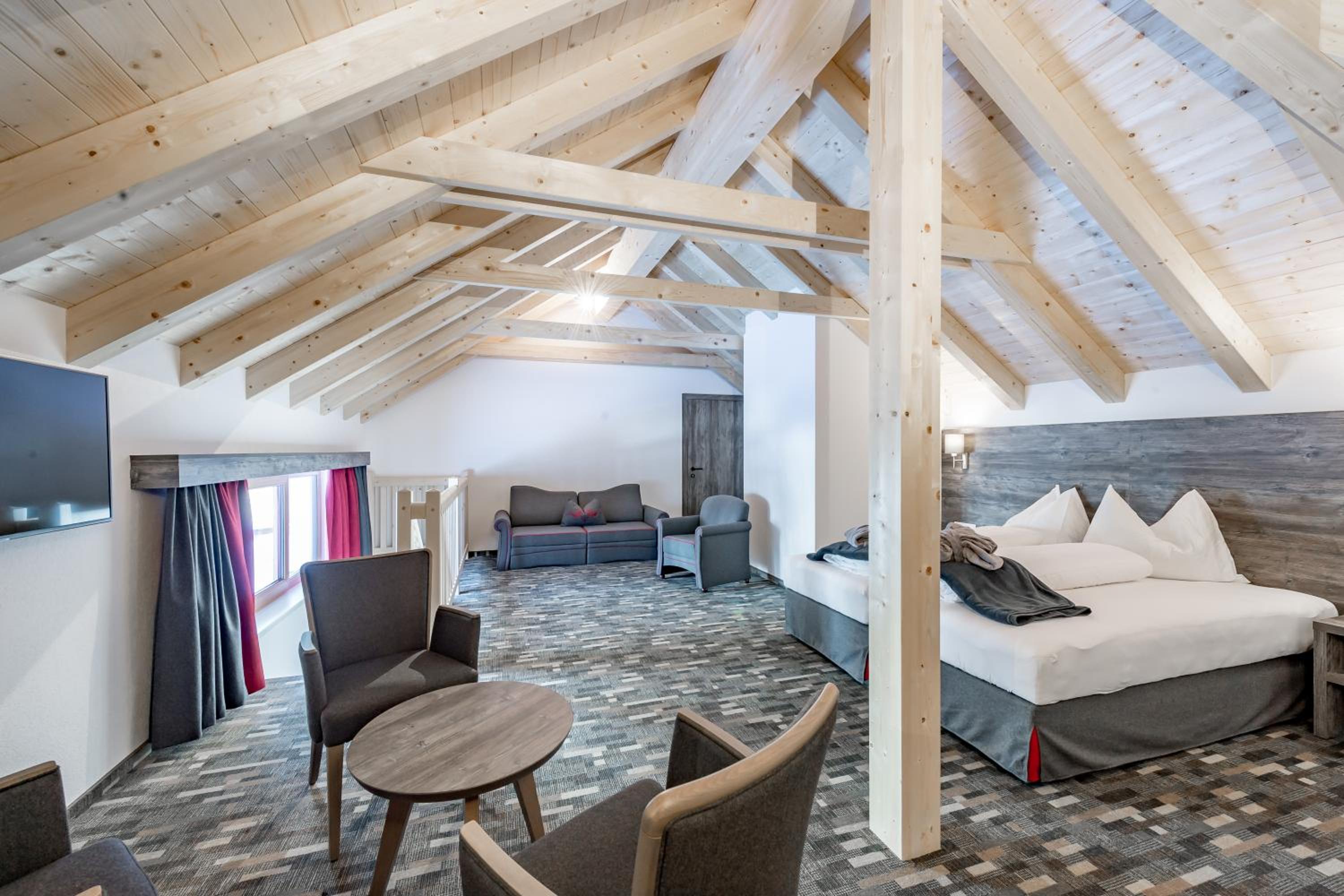 Suite with Balcony - Photo 4