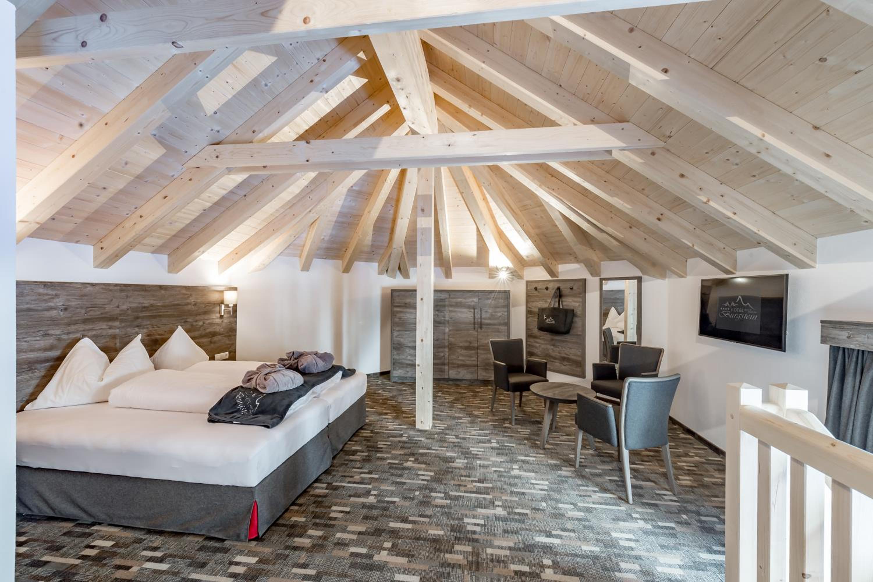 Suite with Balcony - Photo 6