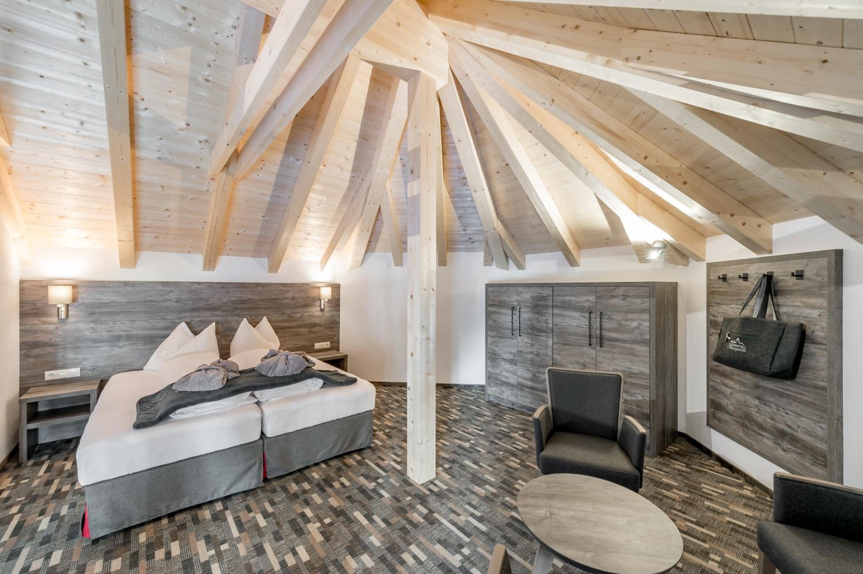 Suite with Balcony - Photo 2