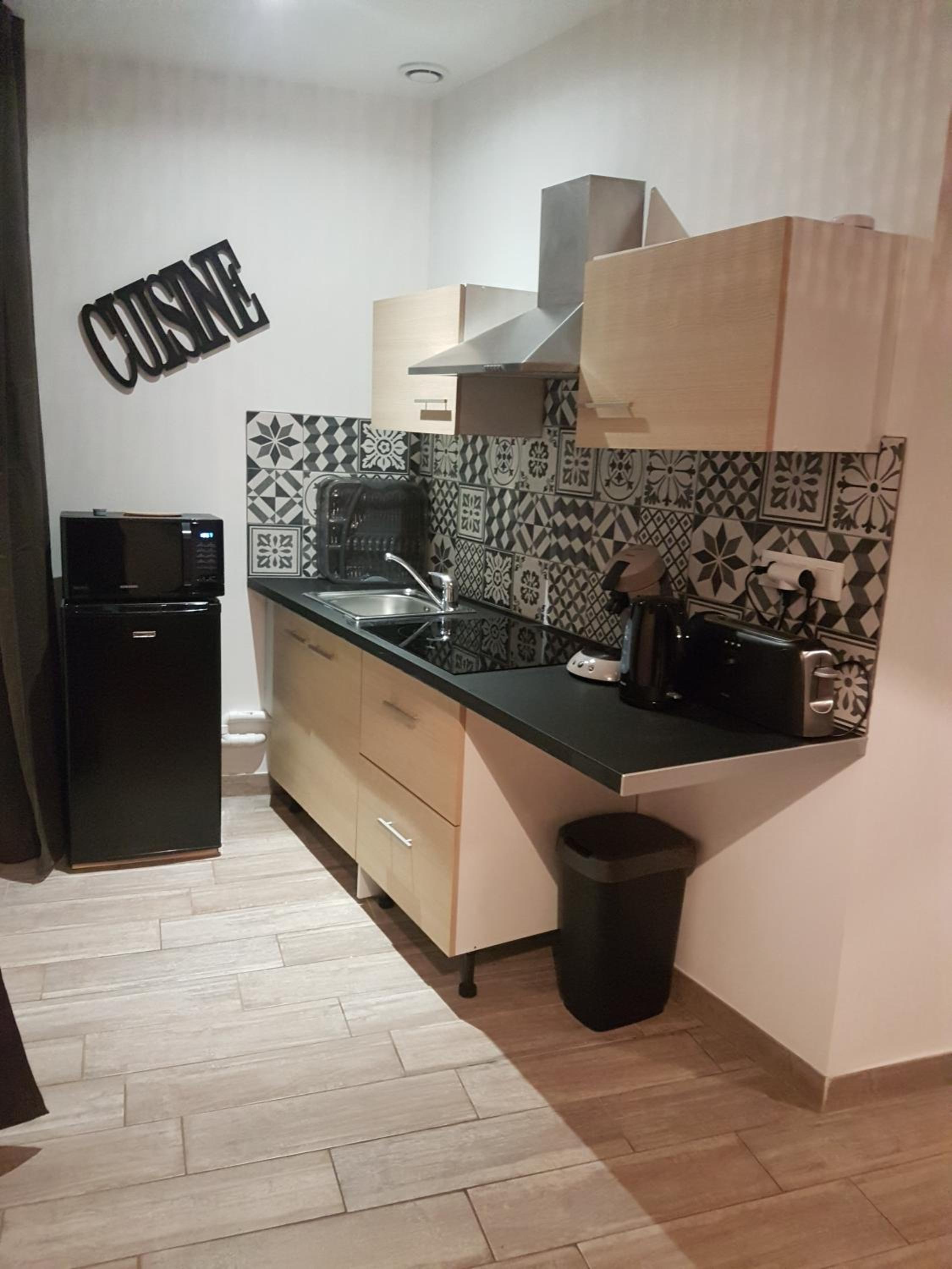 Studio Apartment - Photo 13
