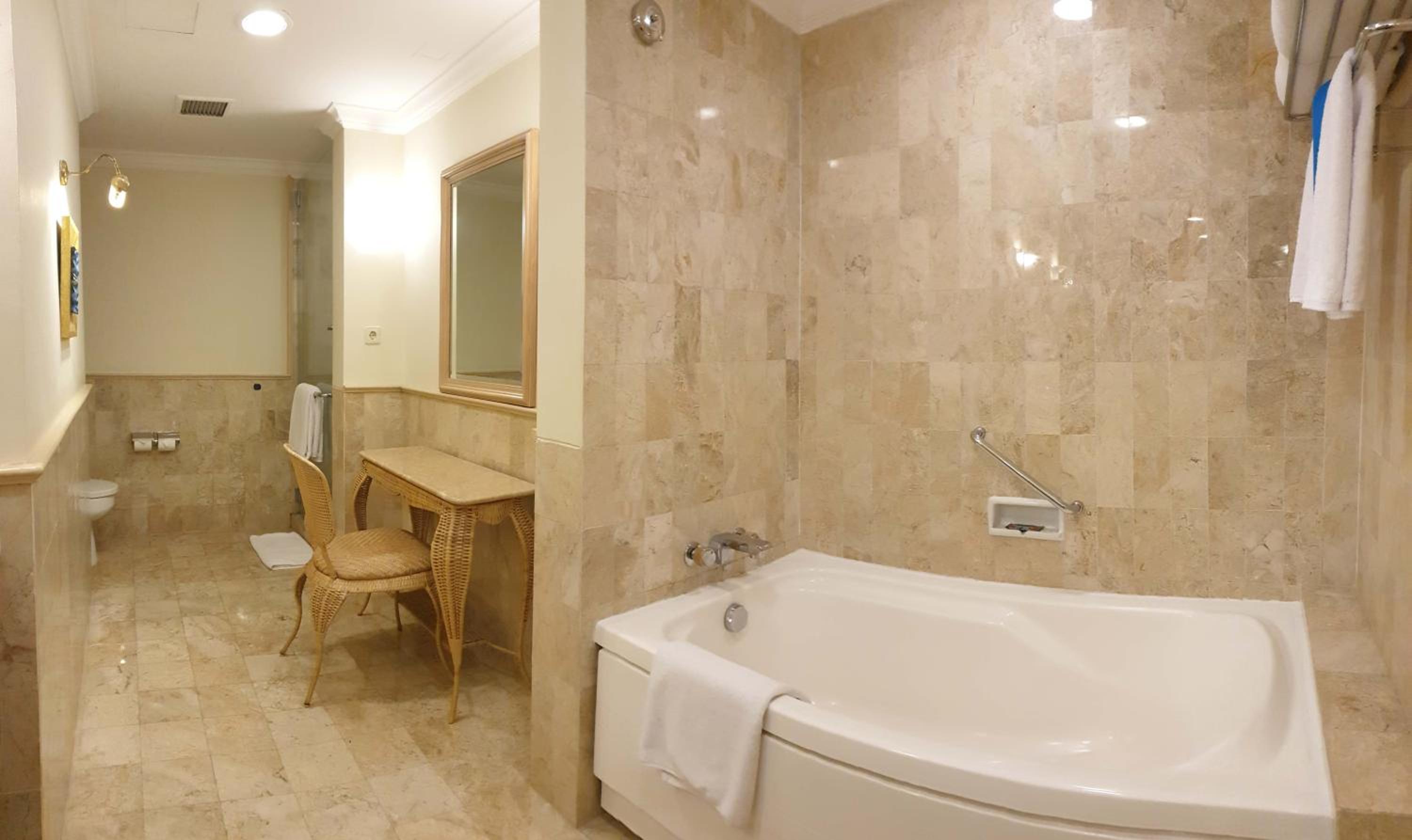 Executive Suite - Photo 3