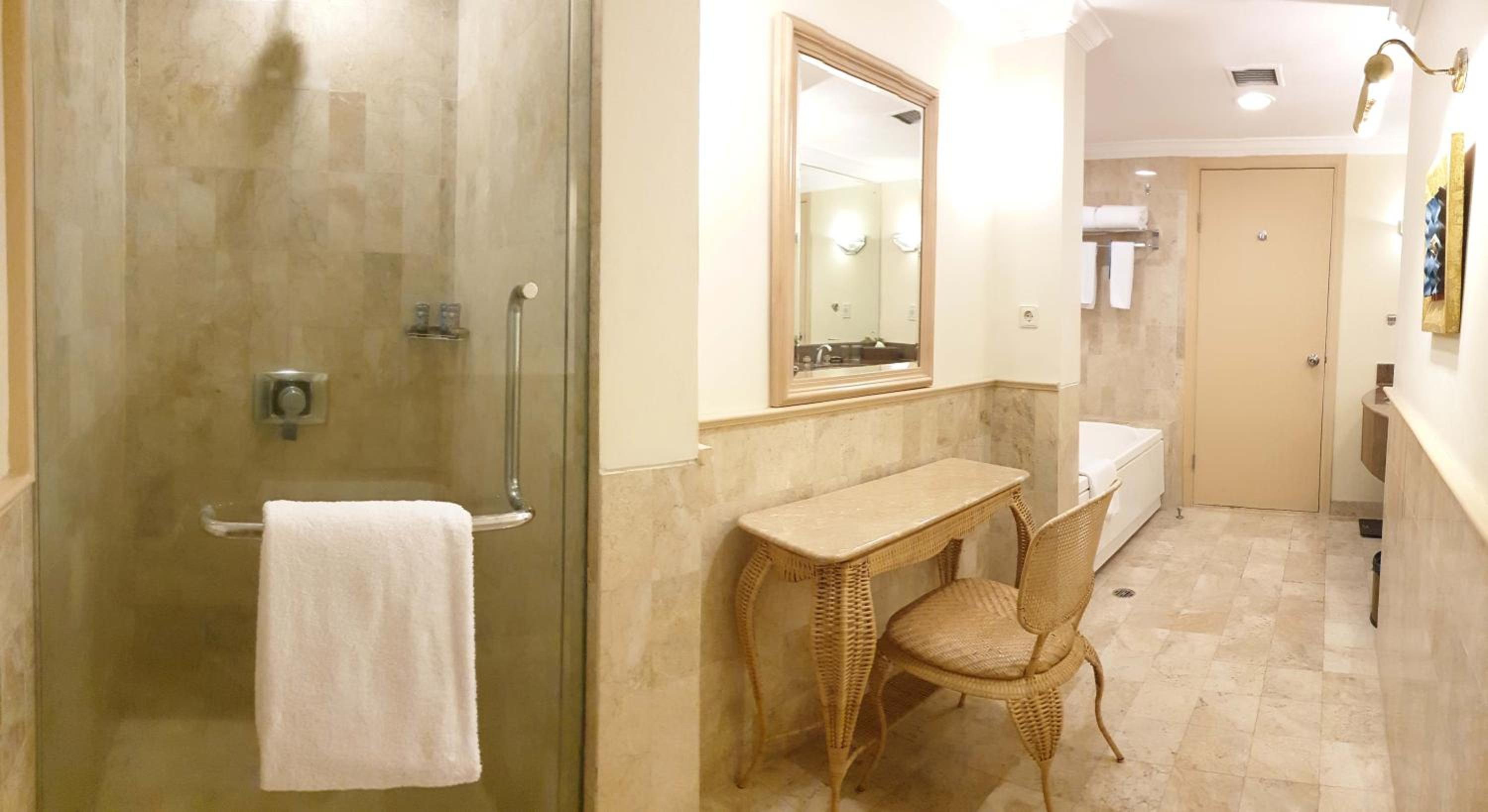 Executive Suite - Photo 5
