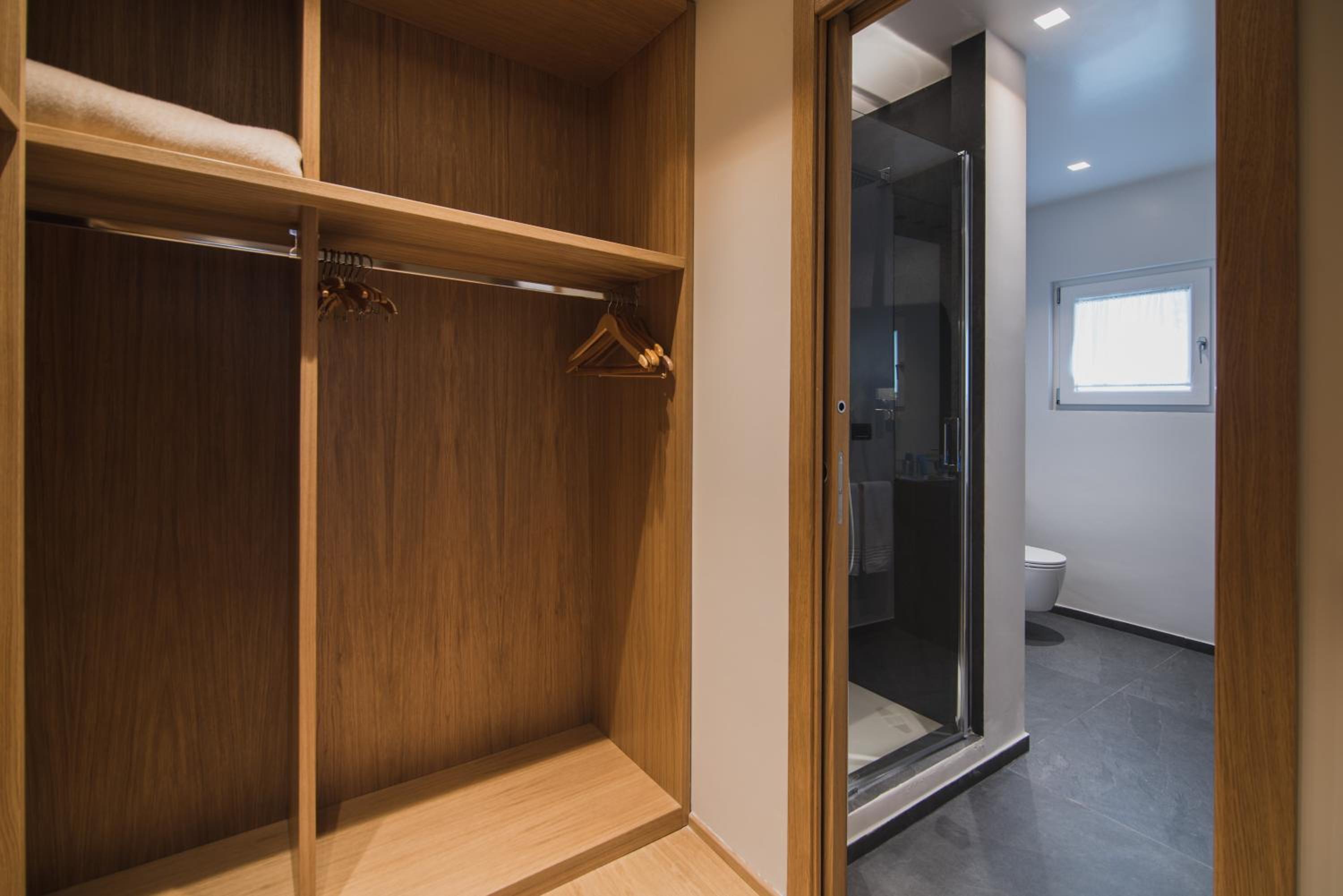 Suite - Photo 17