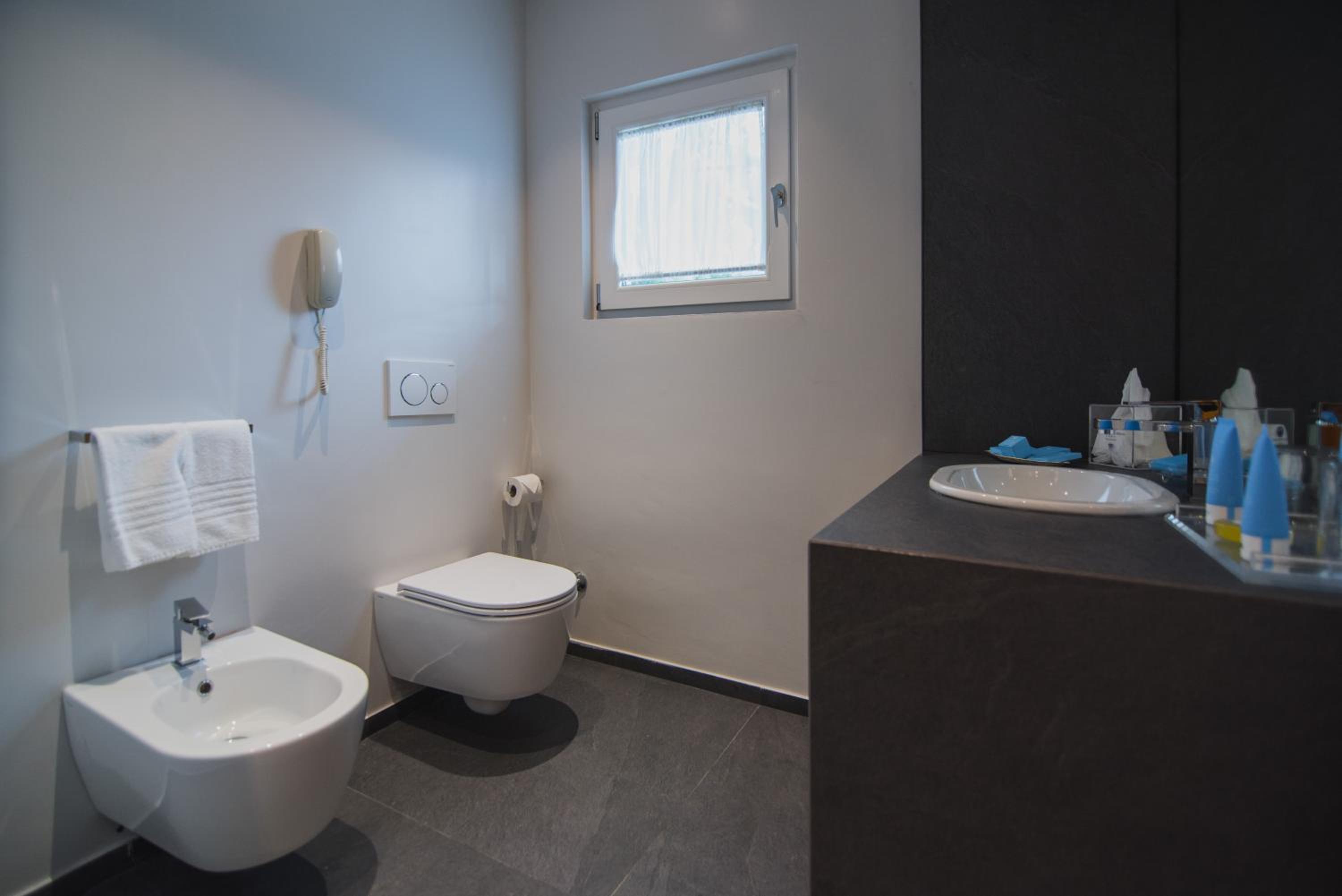 Suite - Photo 18