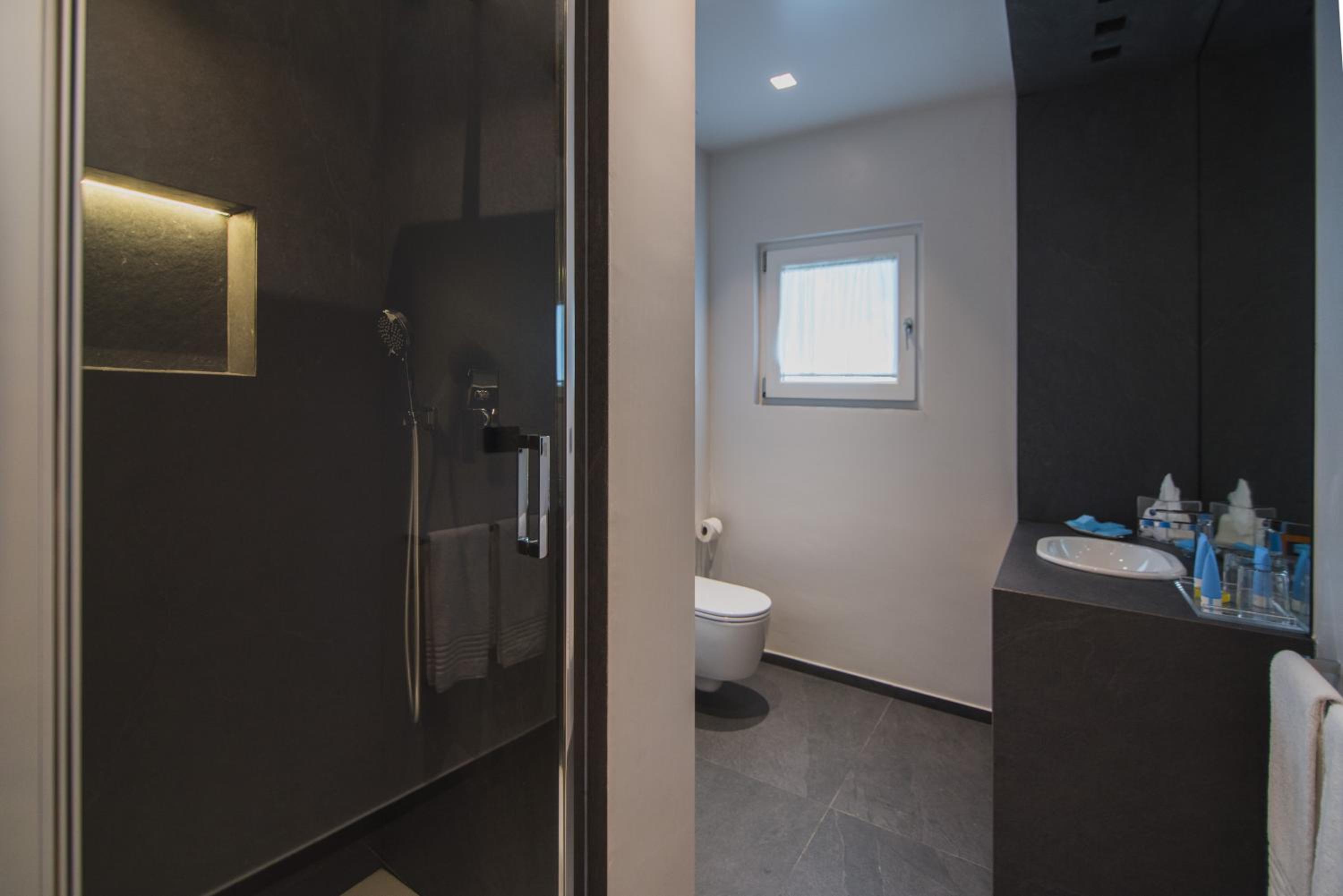 Suite - Photo 7