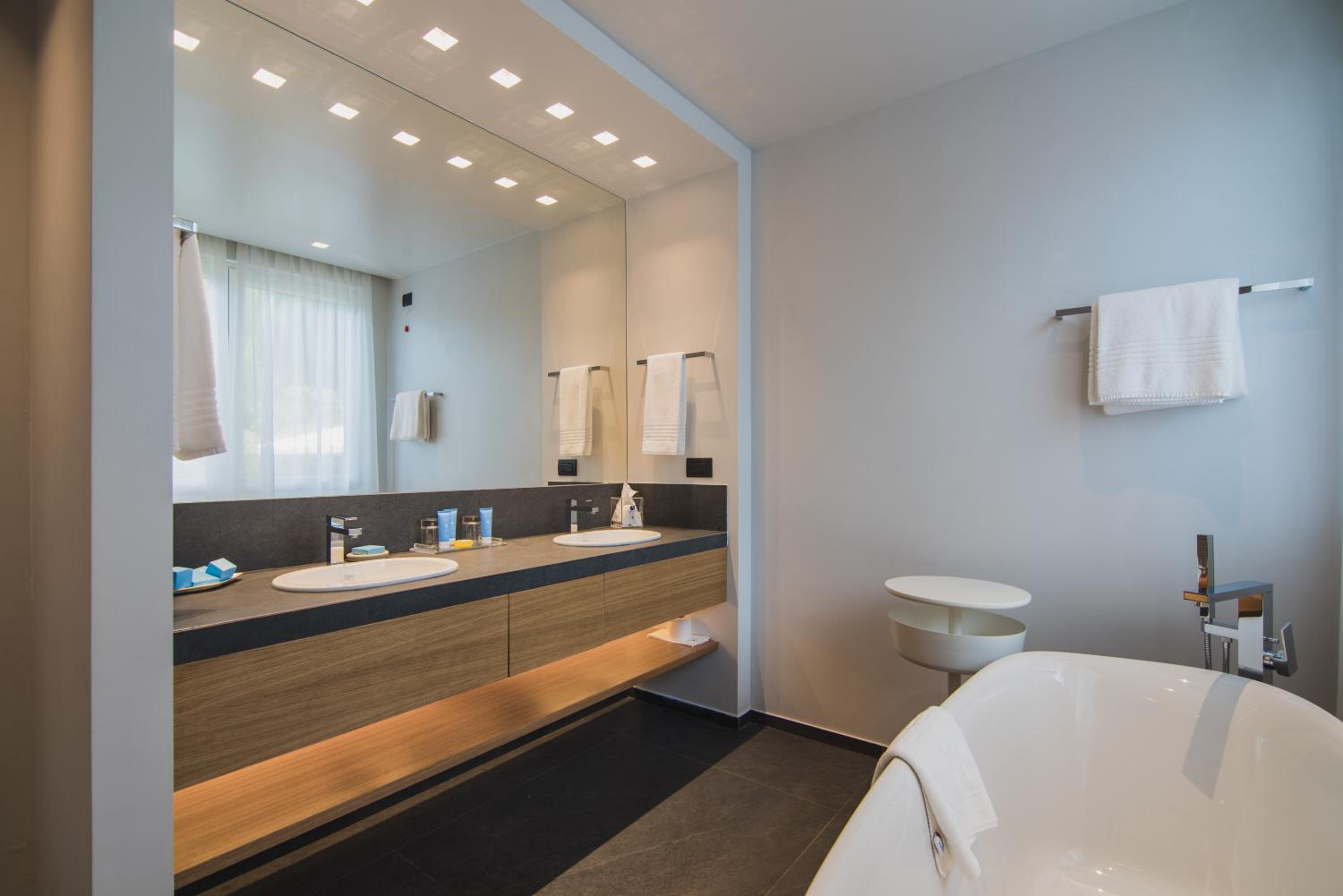 Suite - Photo 2