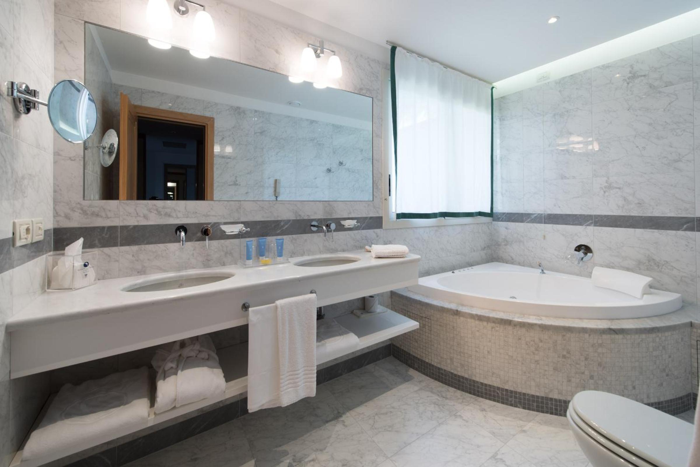Two-Bedroom Suite - Photo 2