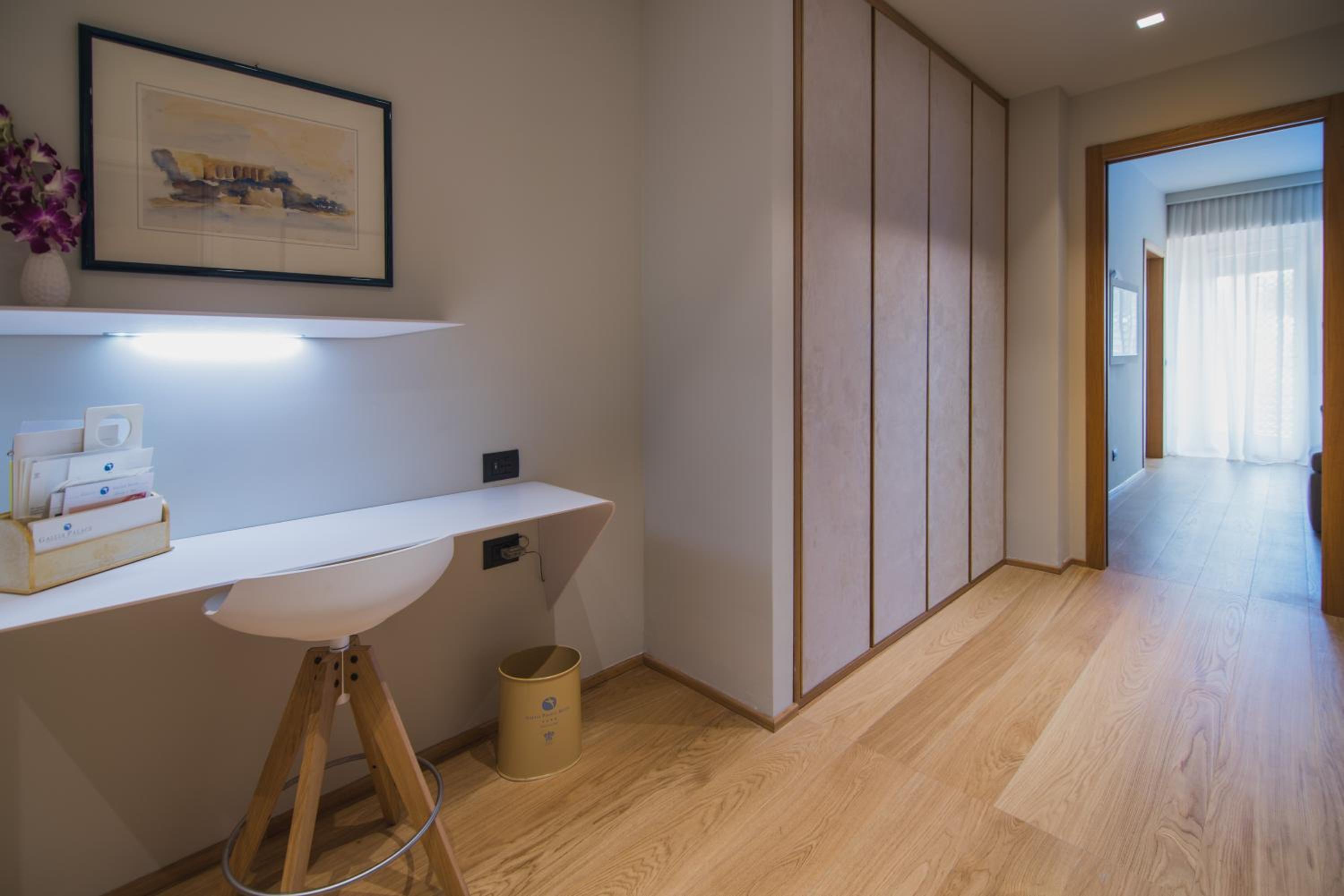 Suite - Photo 5